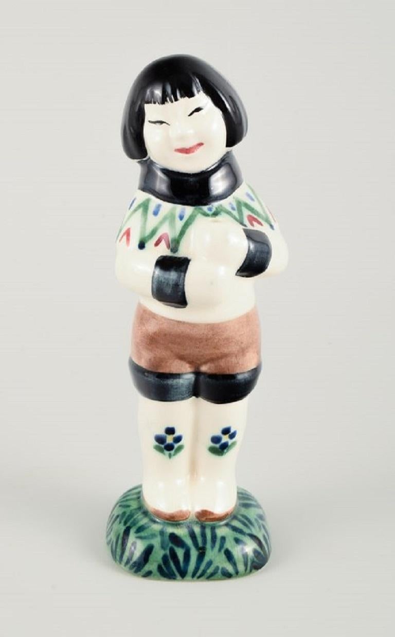 Aluminia Children's Aid Day figurine of a Greenlandic girl.
Dated JUS 1959.
Model number 2849.
The children's aid figures were designed in a masterpiece style by Herluf Jensenius and designed by Hans Henrik Hansen (1941-1965).
Measures H 13,5 x