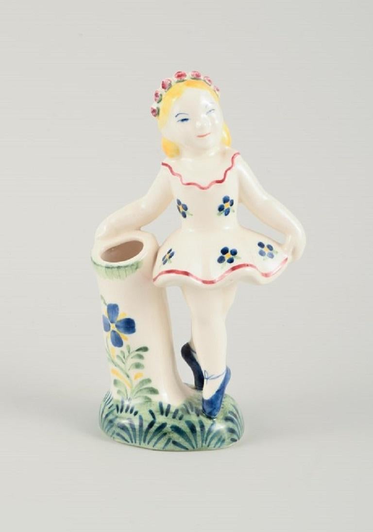 Aluminia Children's Aid Day figurine of Ballerina.
Dated 1952.
The children's aid figures were designed in a masterpiece style by Herluf Jensenius and designed by Hans Henrik Hansen (1941-1965).
Measures H 16.5 x D 9.
In excellent condition.
