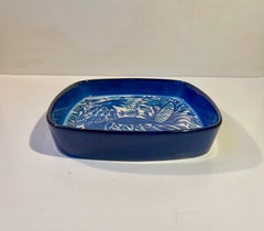 Piatto in maiolica danese Aluminia Blue Fantasy Bird di Marianne Johnson, anni '60