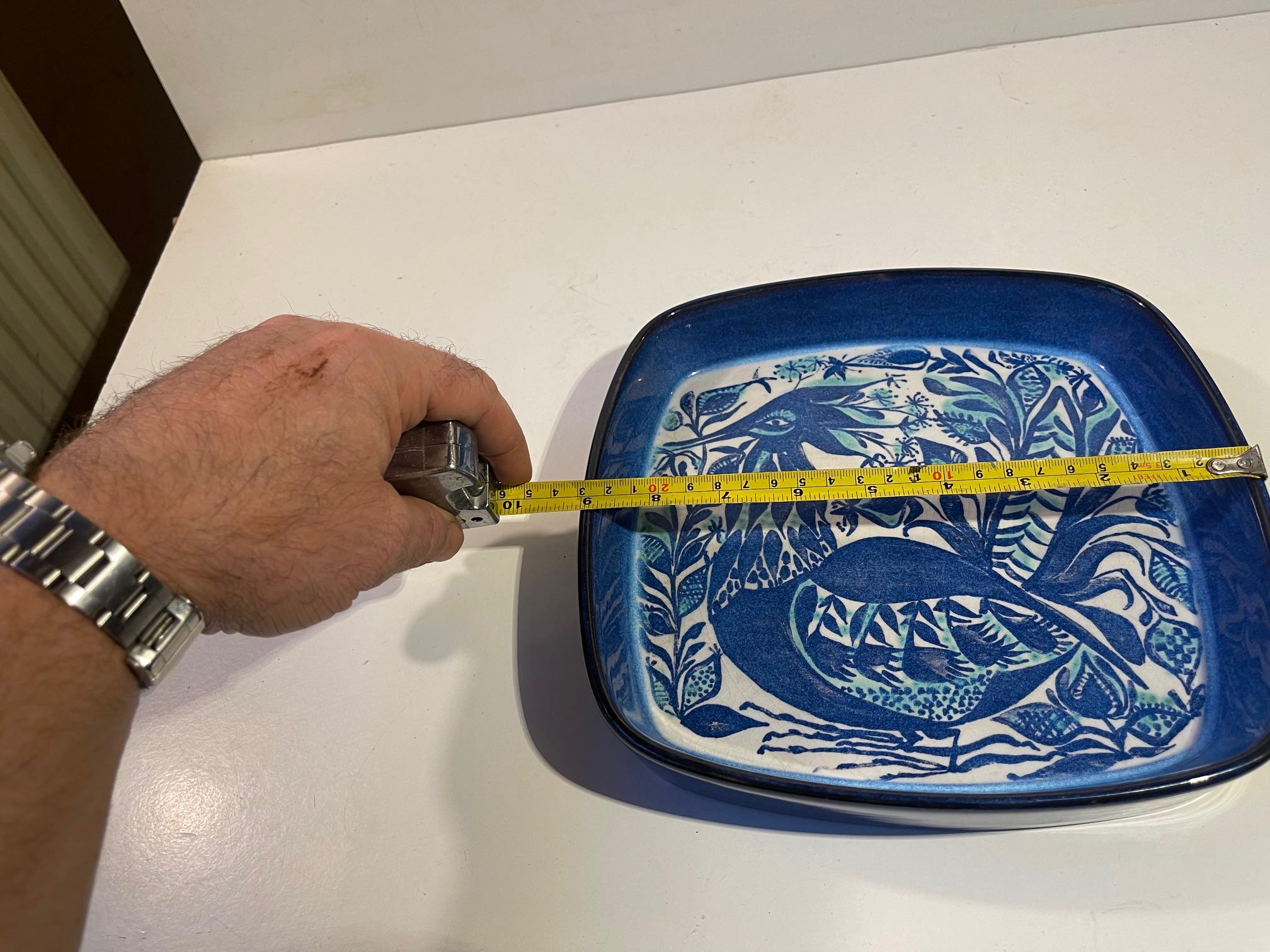 Plato de loza artística danesa Aluminia Pájaro Fantasía Azul by Marianne Johnson, Años 60 en Bueno estado para la venta en Esbjerg, DK