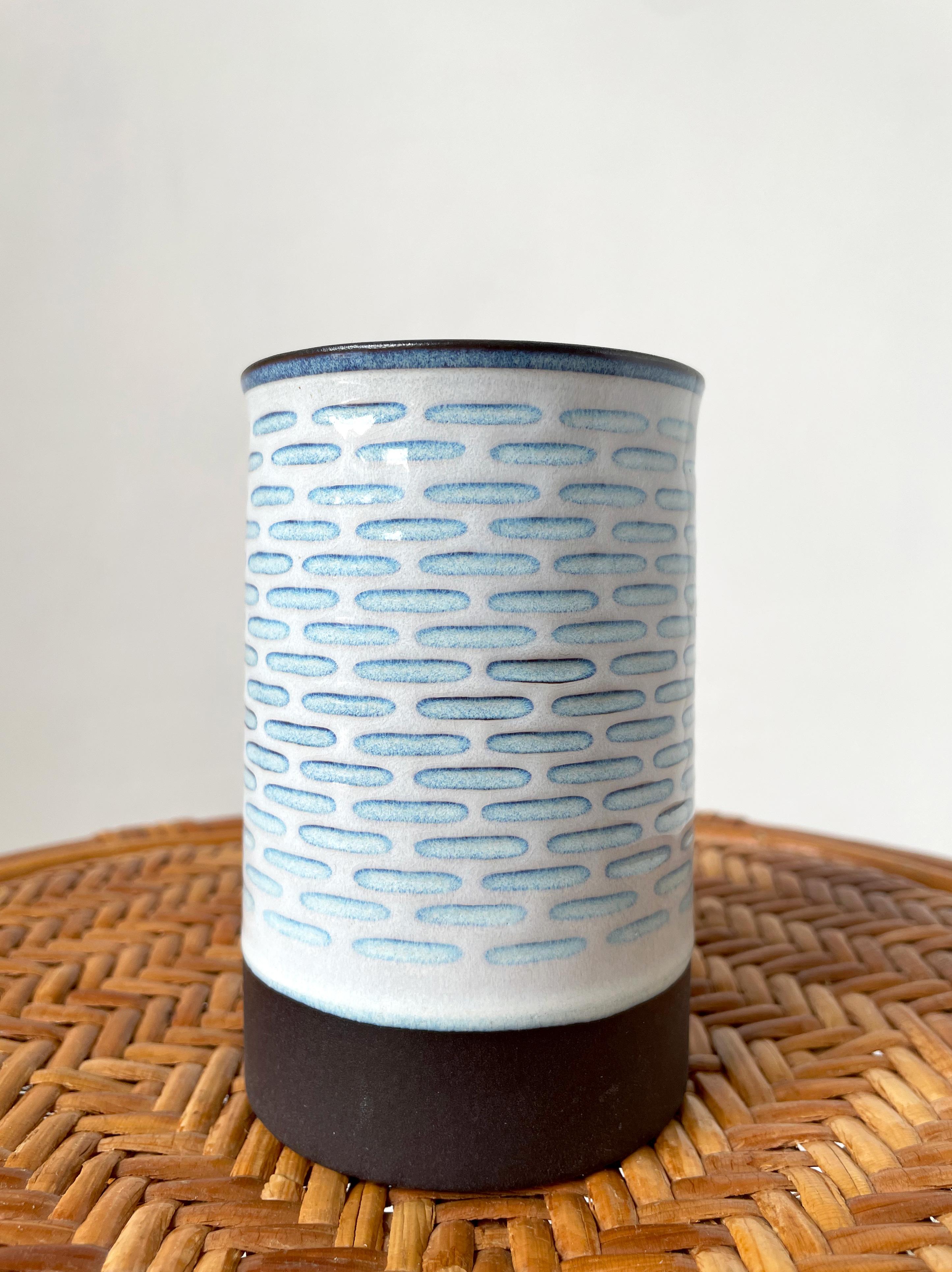 Nordic organic modern porcelain vase by Anni Rigmor Jeppesen for Aluminia, Royal Copenhagen in the late 1950s. Shiny light blue graphic lines on white background over matte chocolate glaze on top lining and base. Shiny lilac blue glaze on the