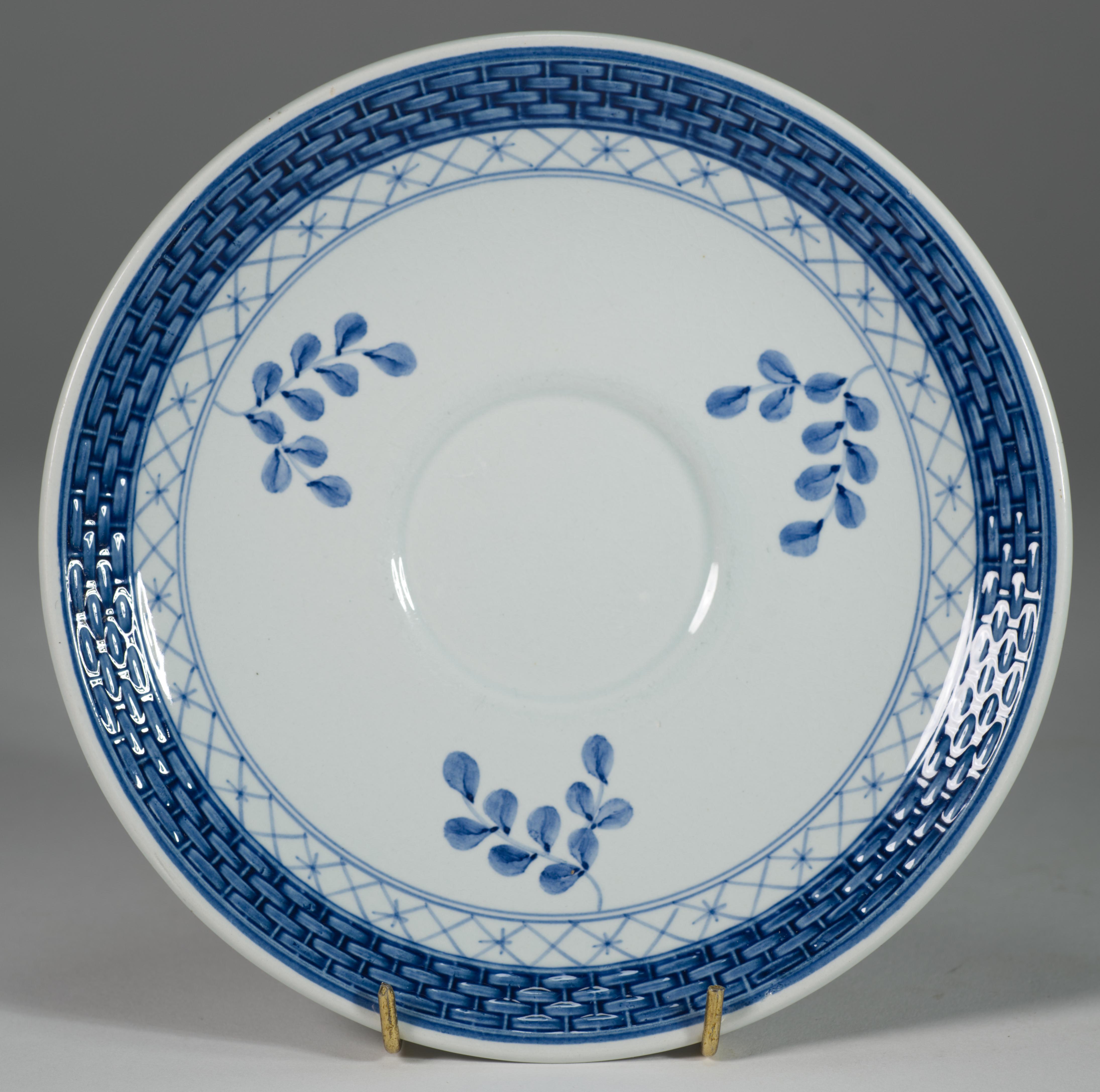 Aluminia Royal Copenhagen Set of 5 Tranquebar Cups and Saucers, 1914-1969 In Good Condition For Sale In Clifton Springs, NY