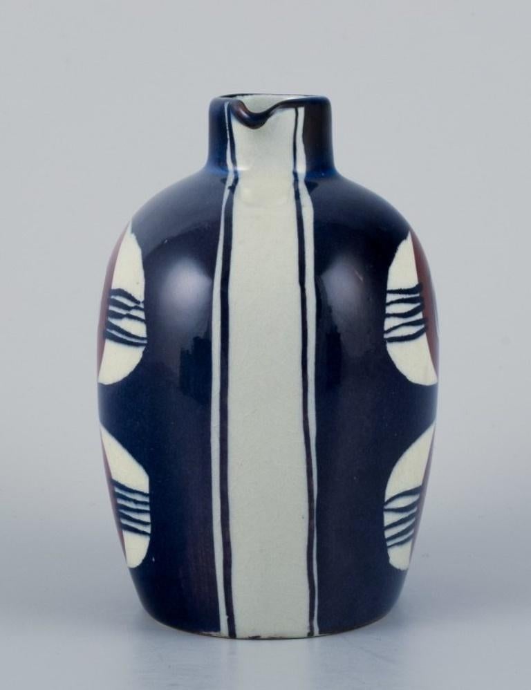 Aluminia, flacone Tenera in terracotta. Model 2918. Circa 1960. In condizioni ottime in vendita a Copenhagen, DK