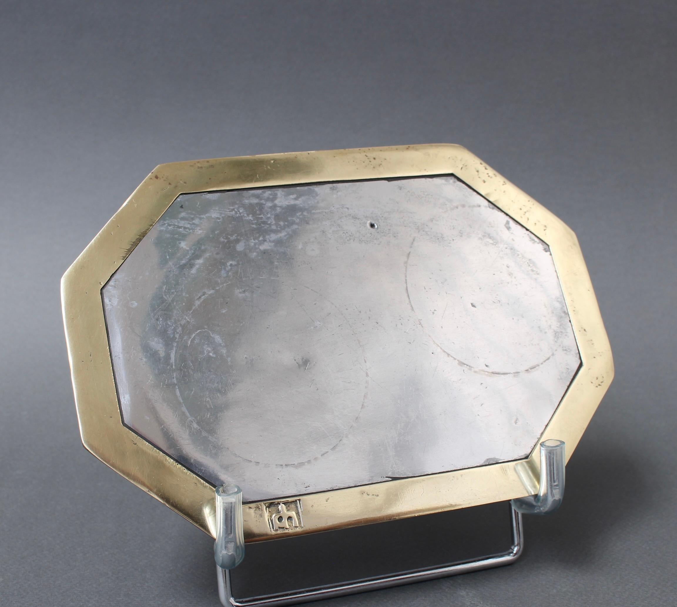 Bandeja octogonal de aluminio y latón de David Marshall (años 80) - Pequeña en venta 2
