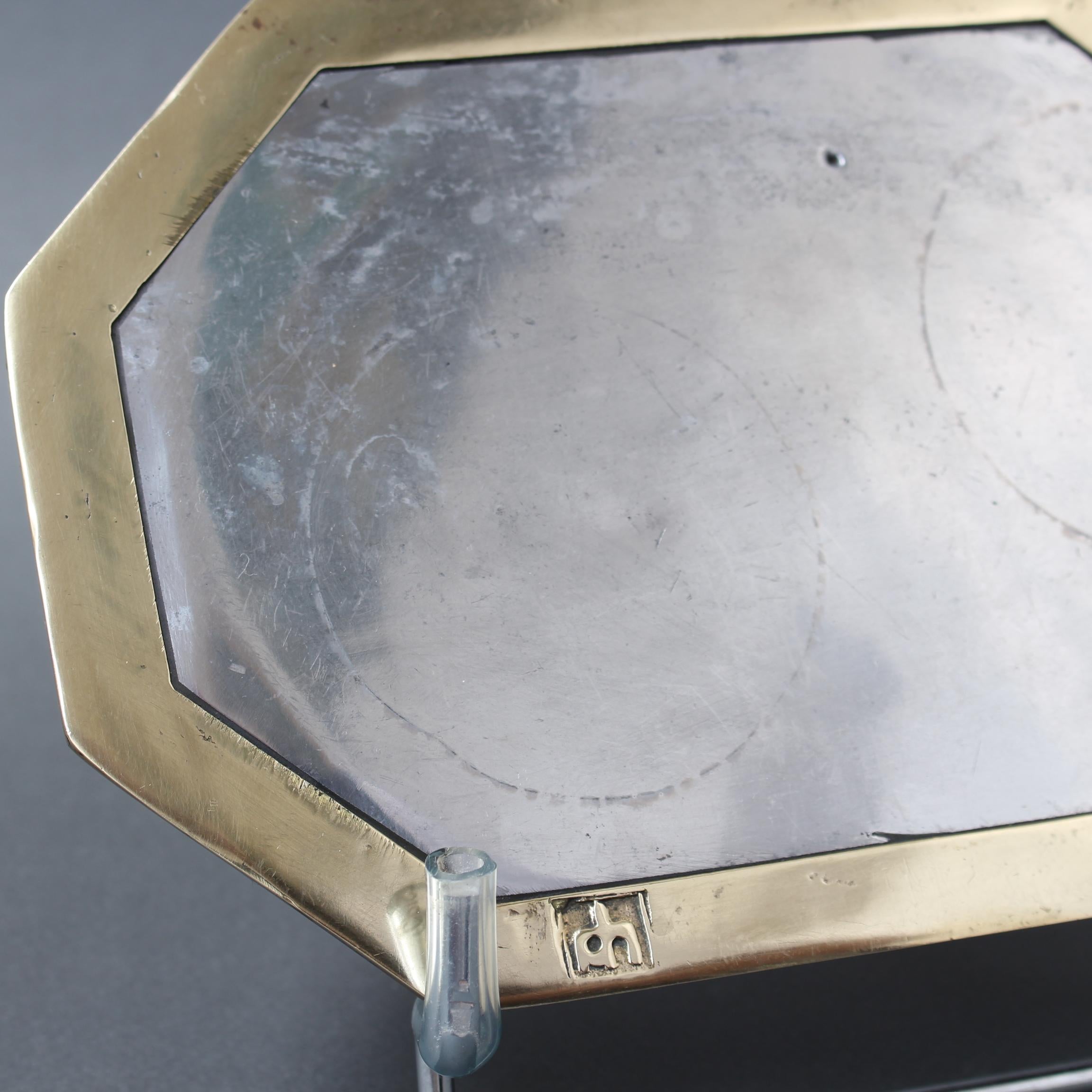 Bandeja octogonal de aluminio y latón de David Marshall (años 80) - Pequeña en venta 3