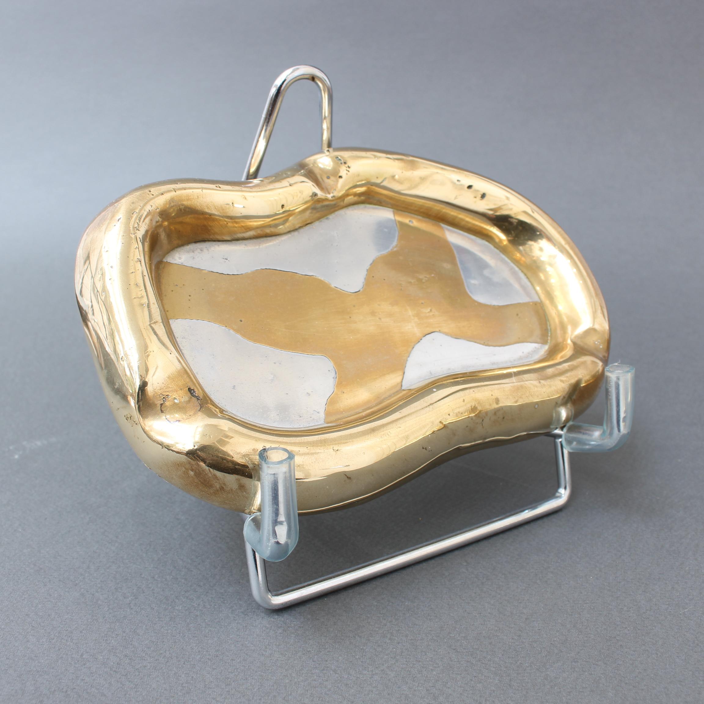 Aluminium and brass vide-poche / ashtray attributed to David Marshall (circa 1980s). This brutalist style tray is both weighty and tactile. The shiny brass middle and edging is stylishly sensuous with curves rendering the brutalist design just that