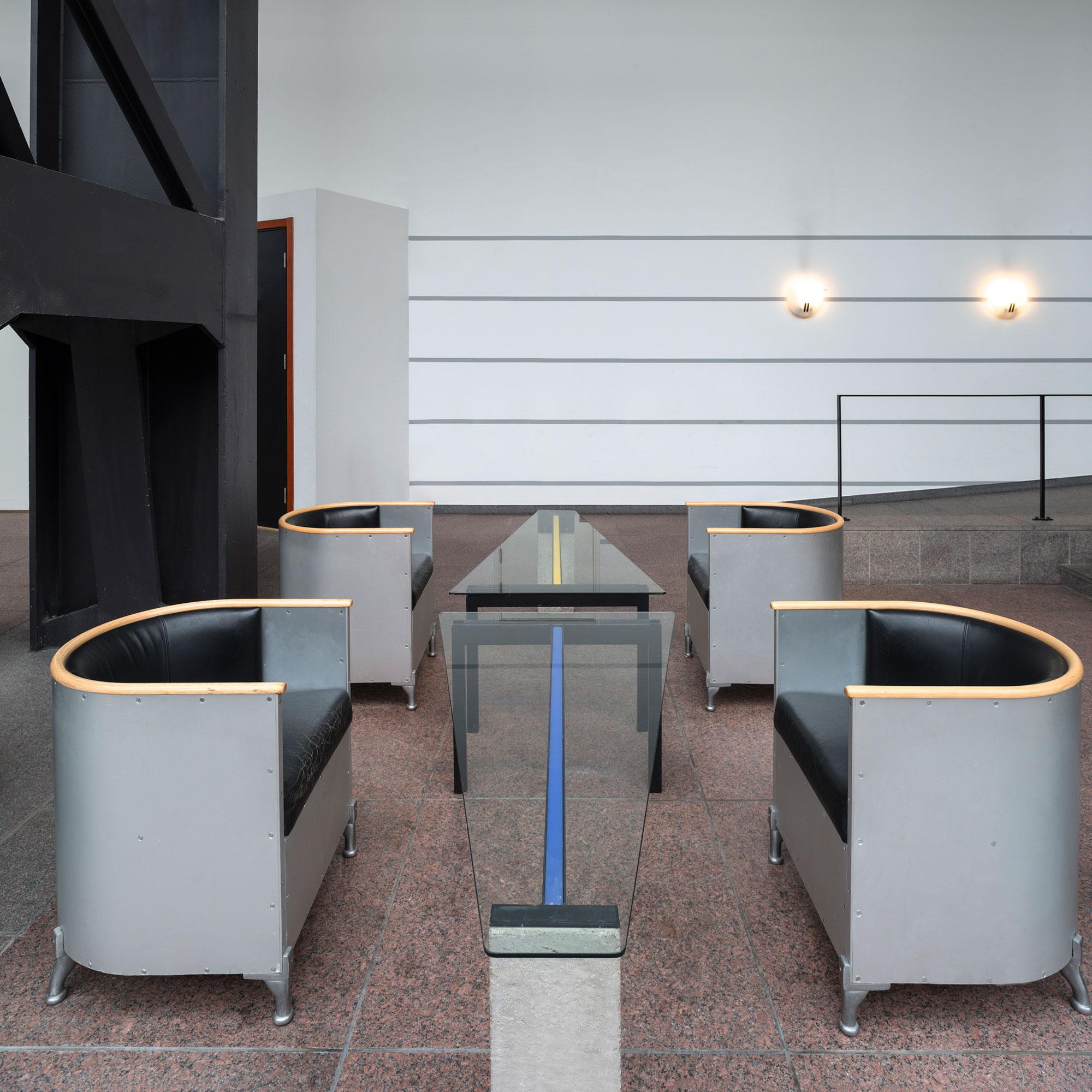 XXI secolo e contemporaneo Poltrona in alluminio spazzolato opaco o lucidato con opzioni in pelle in vendita