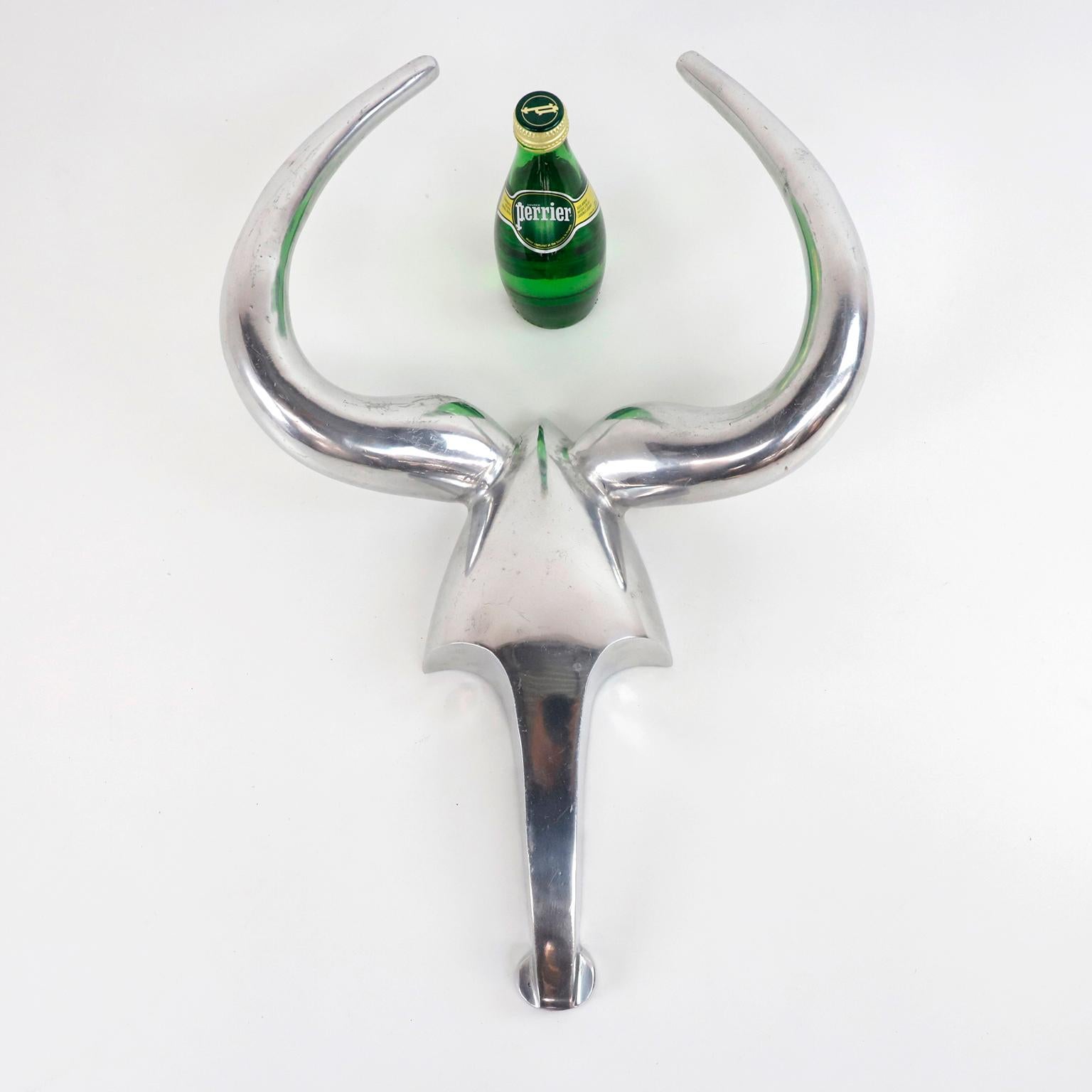 Aluminium Bull Head In Good Condition For Sale In Mexico City, CDMX