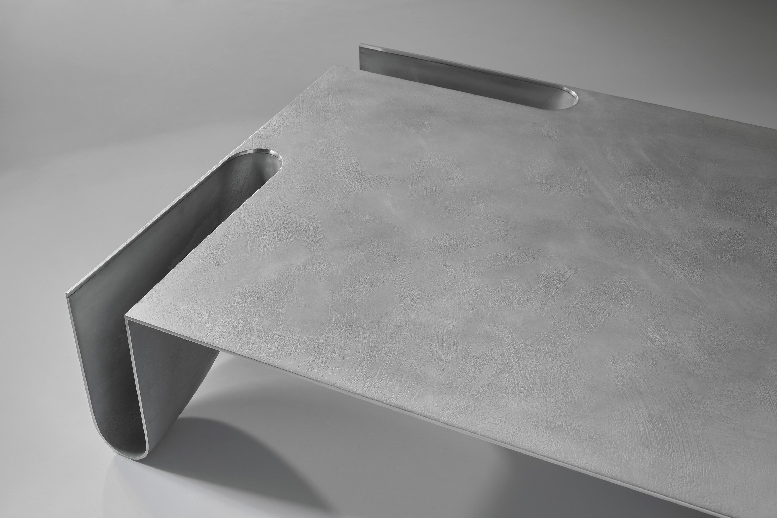 Table basse bb architecturale en fonte d'aluminium gris en vente 2