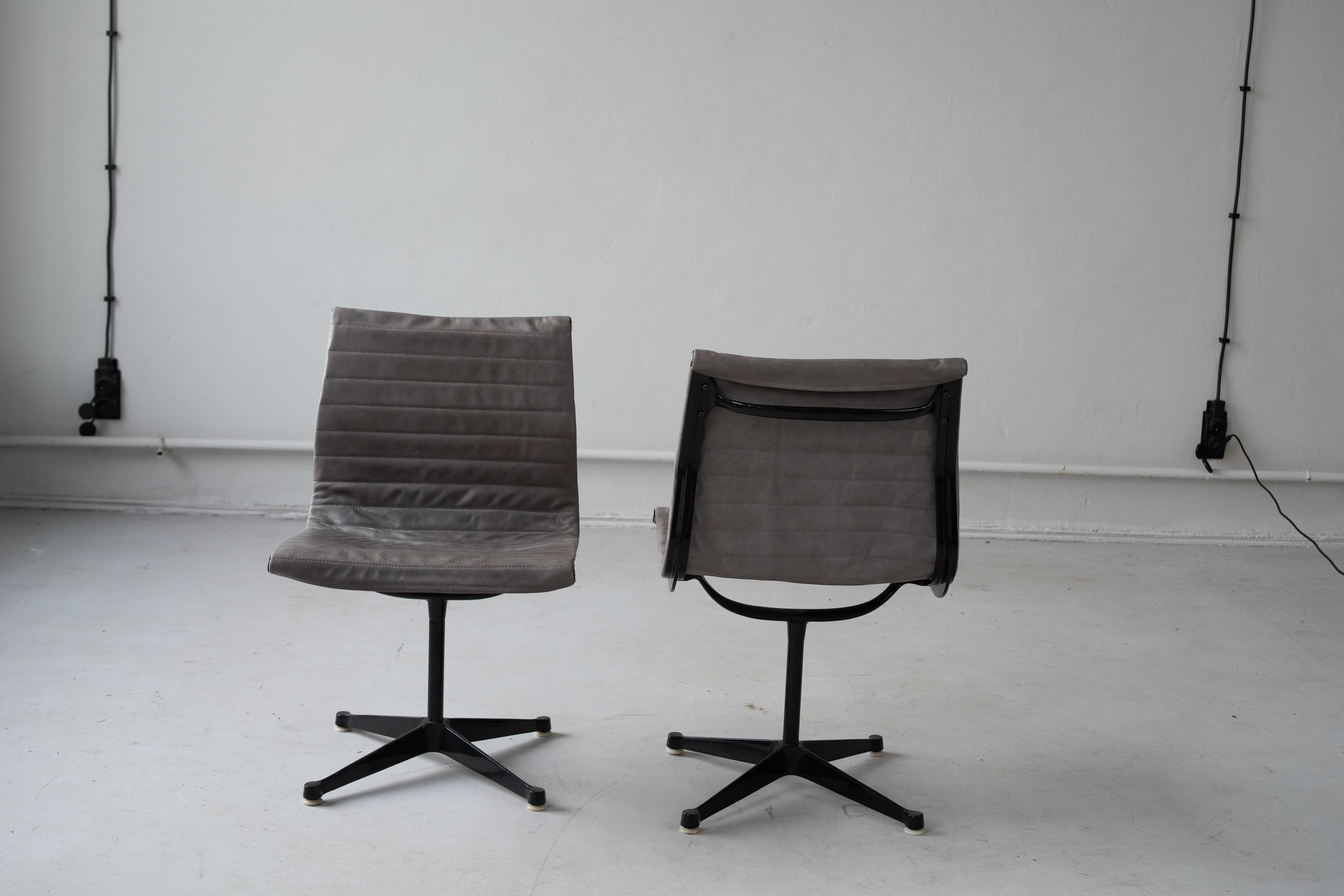 Metal Aluminium chair by Charles and Ray Eames, set of 2 chairs For Sale