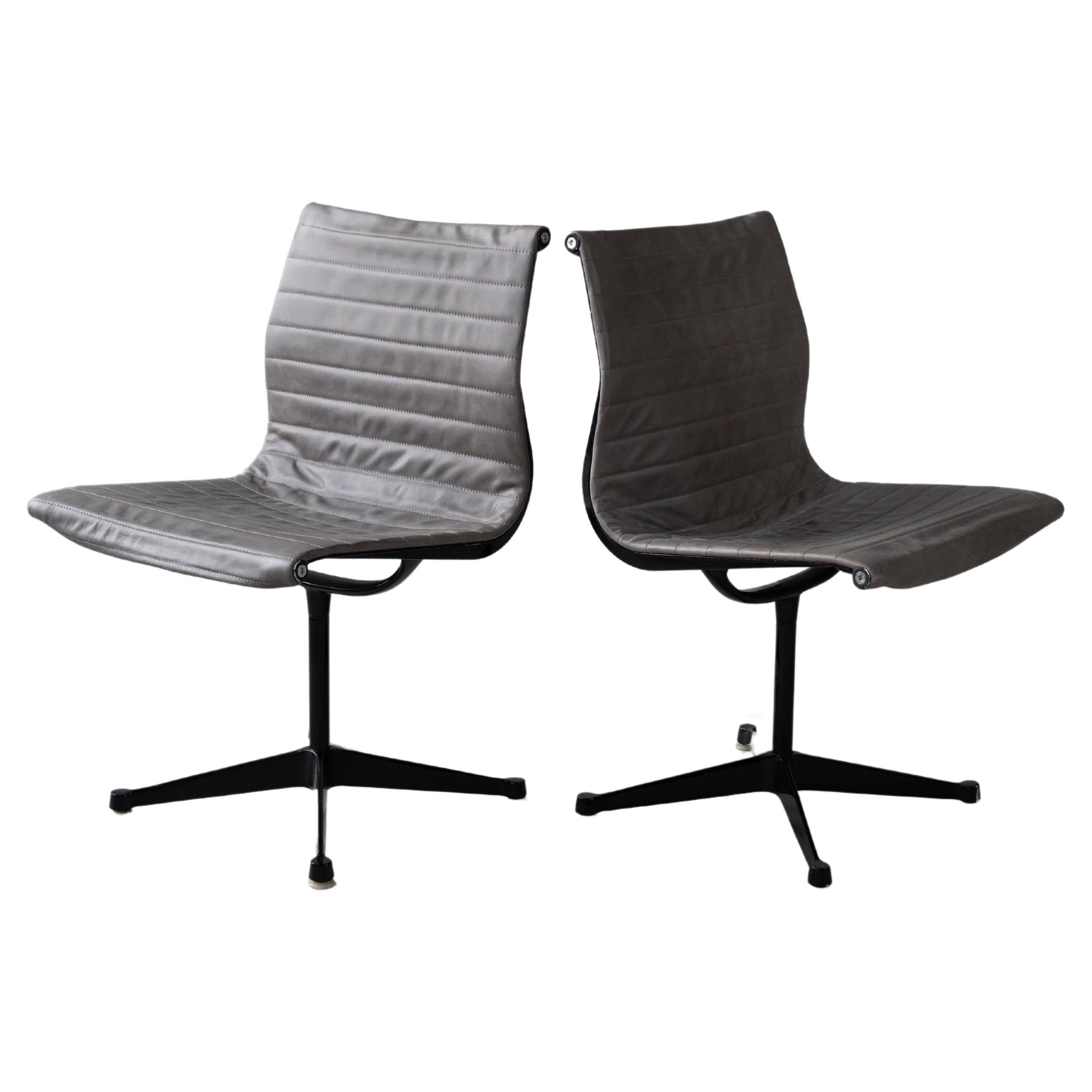 Aluminium chair by Charles and Ray Eames, set of 2 chairs For Sale