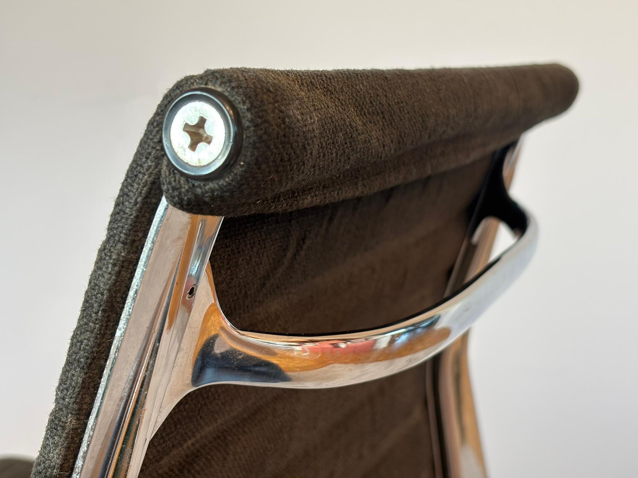 Model EA 105 Aluminium Chairs by Eames for Herman Miller, 1970s For Sale 4