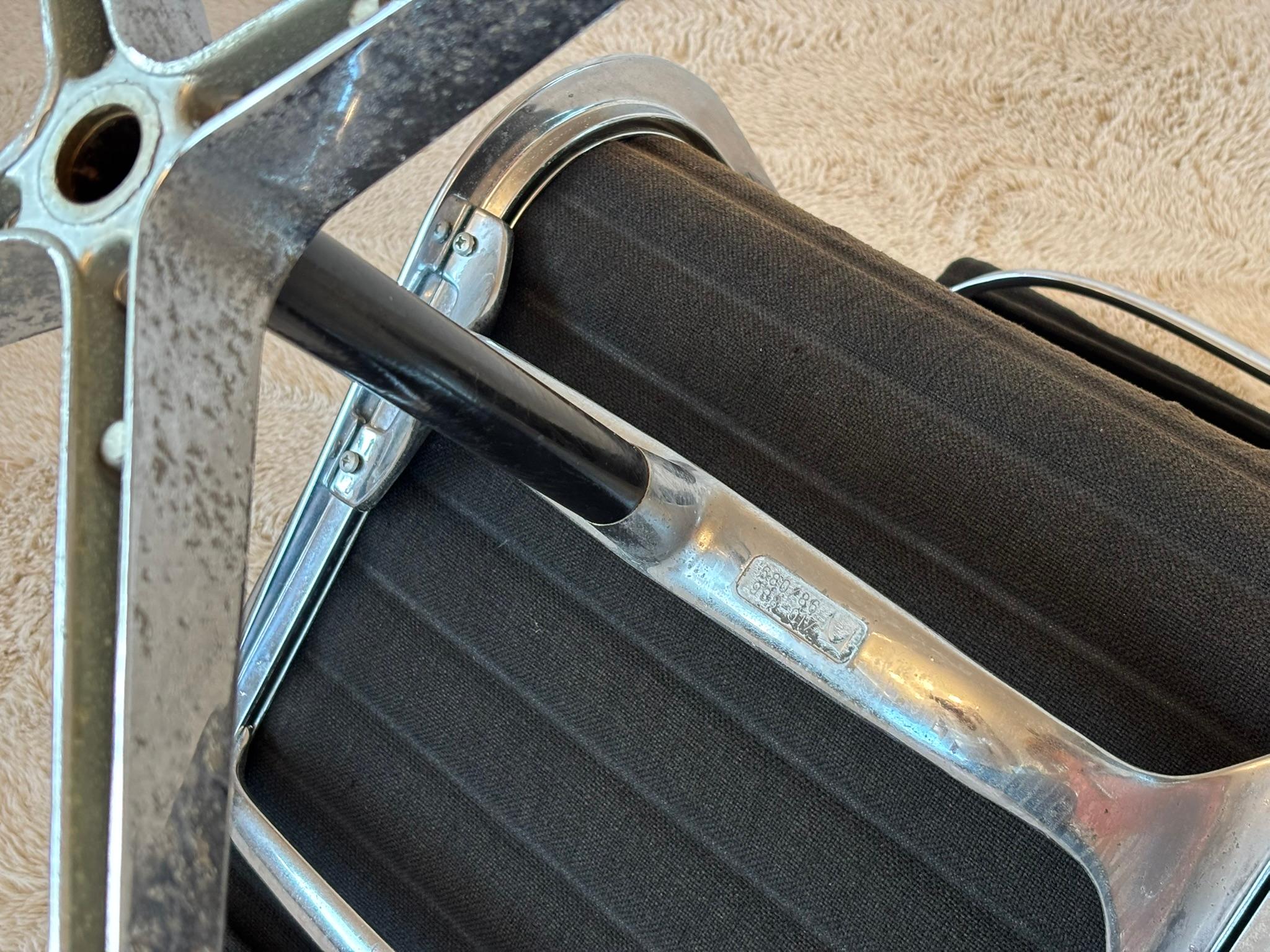 Model EA 105 Aluminium Chairs by Eames for Herman Miller, 1970s For Sale 10