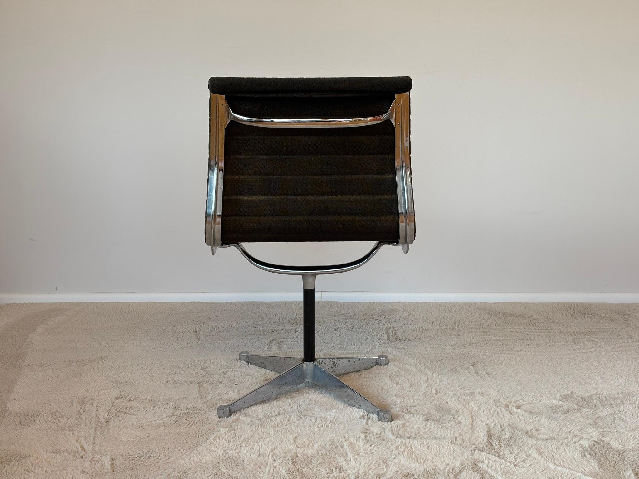 20th Century Model EA 105 Aluminium Chairs by Eames for Herman Miller, 1970s For Sale