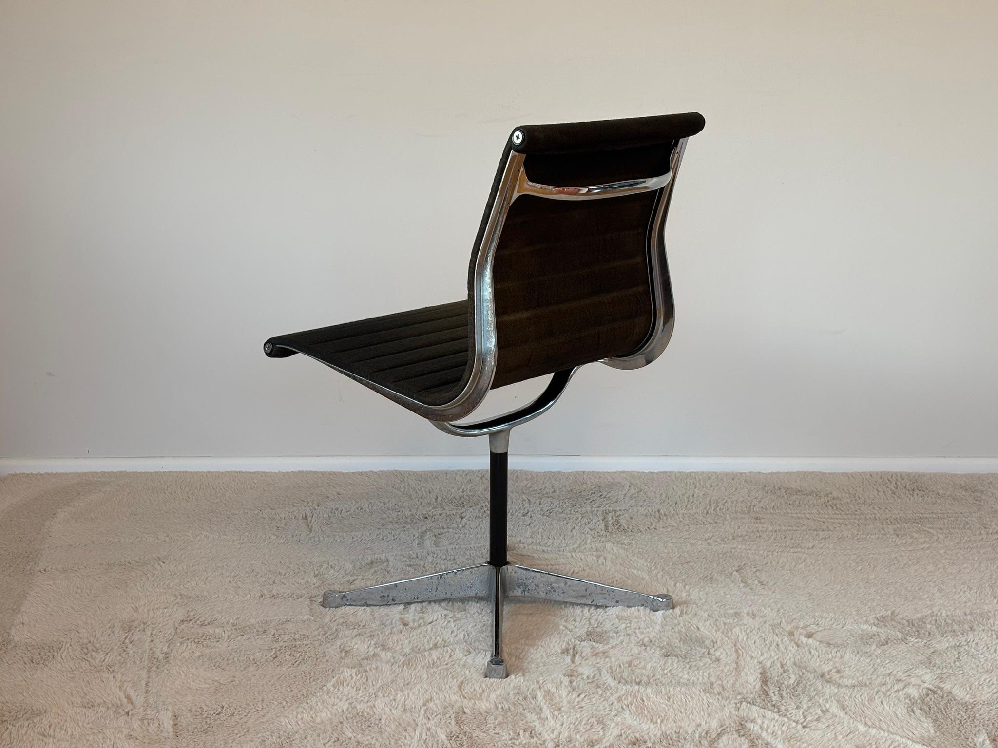 Aluminum Model EA 105 Aluminium Chairs by Eames for Herman Miller, 1970s For Sale