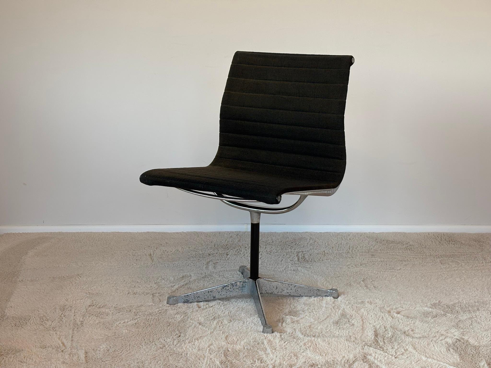 Model EA 105 Aluminium Chairs by Eames for Herman Miller, 1970s For Sale 2