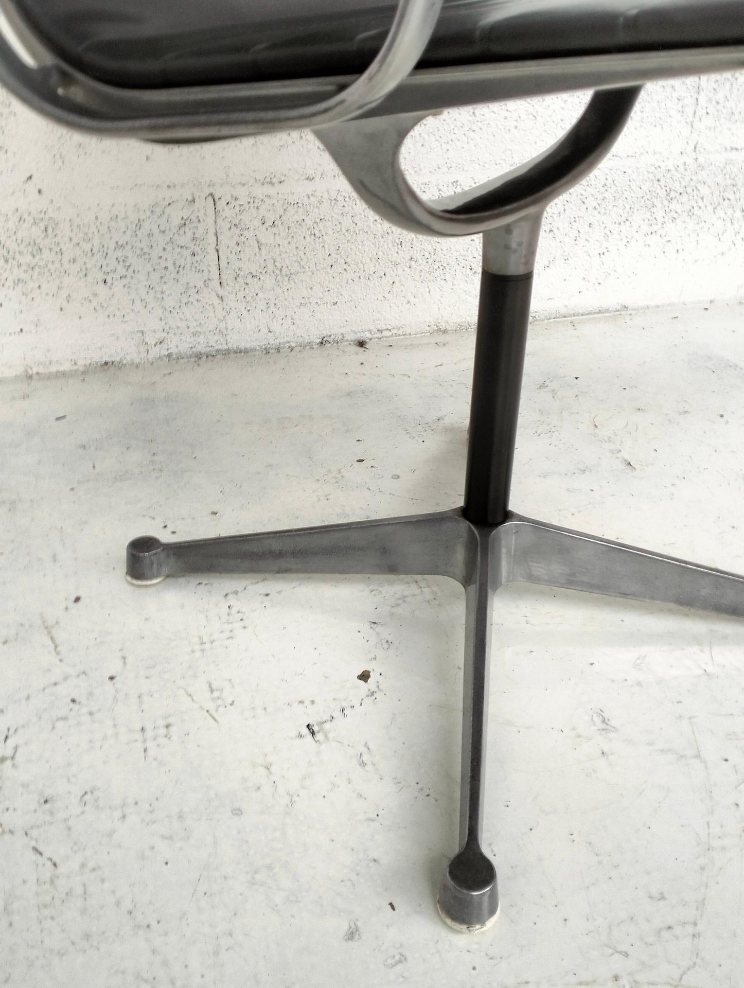Aluminium Chair EA108 by Charles and Ray Eames  for Herman Miller - 60s For Sale 4