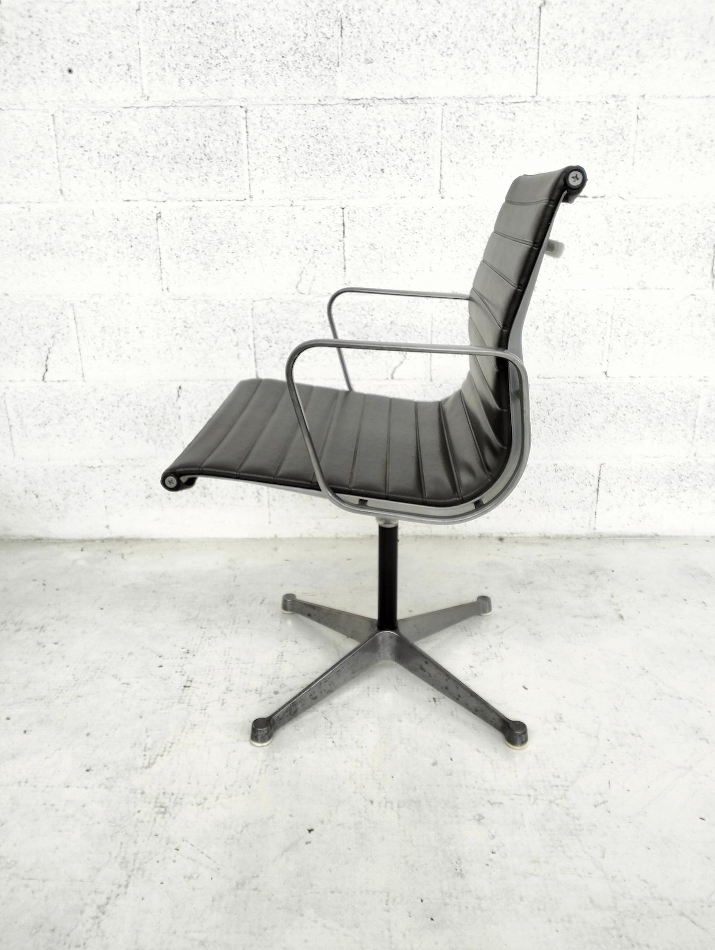 Aluminium Chair EA108 by Charles and Ray Eames  for Herman Miller - 60s For Sale 9