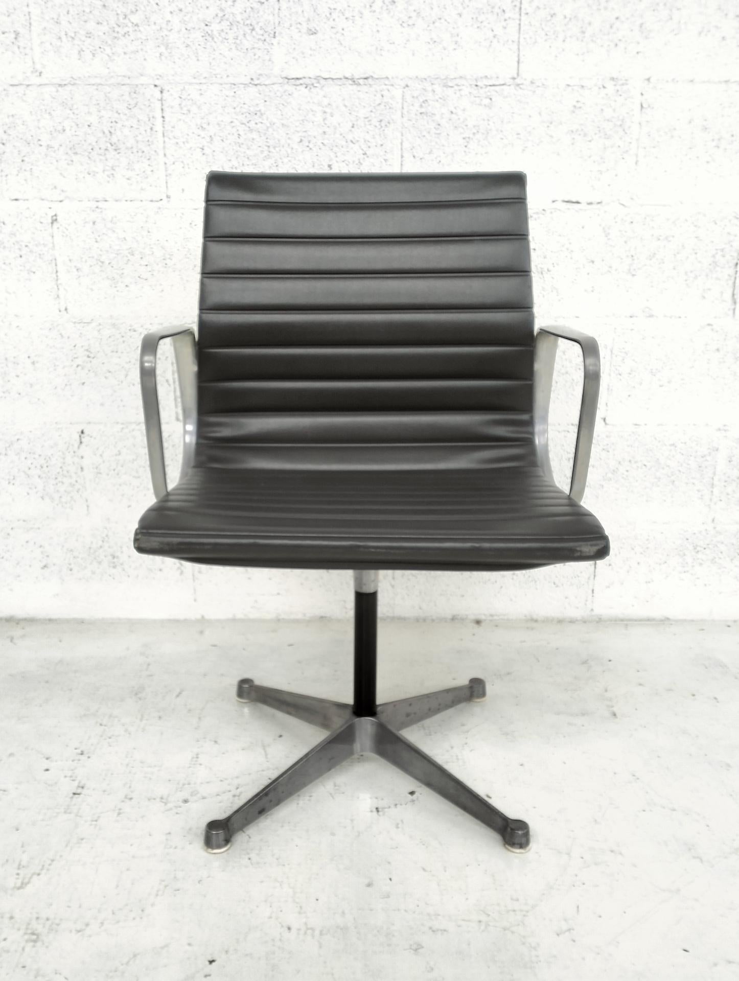 Mid-Century Modern Aluminium Chair EA108 by Charles and Ray Eames  for Herman Miller - 60s For Sale