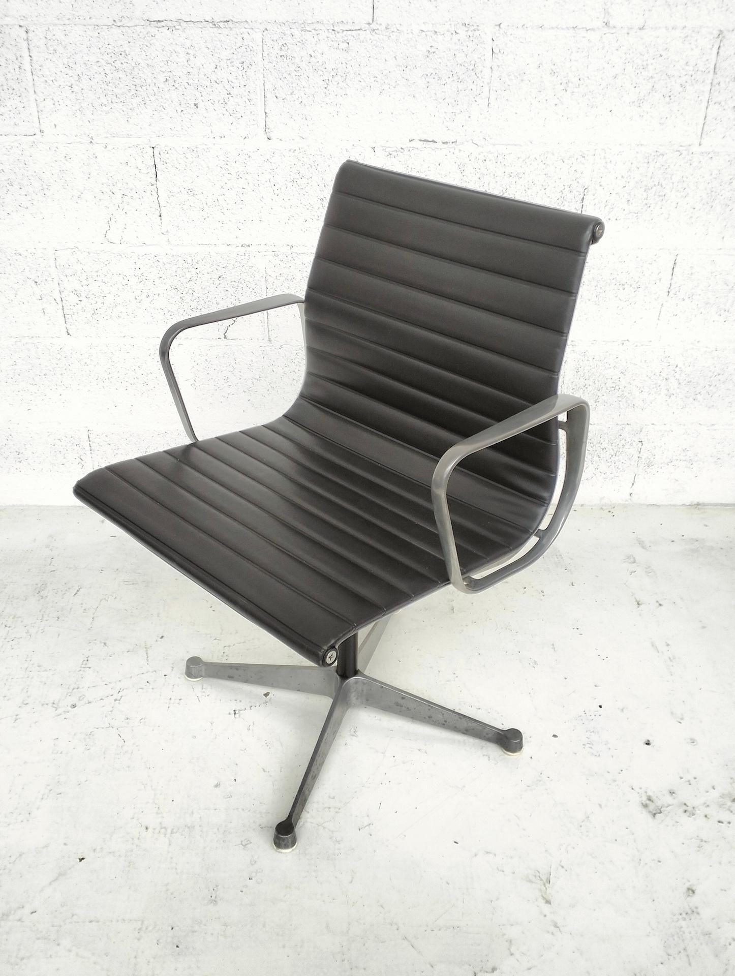 American Aluminium Chair EA108 by Charles and Ray Eames  for Herman Miller - 60s For Sale