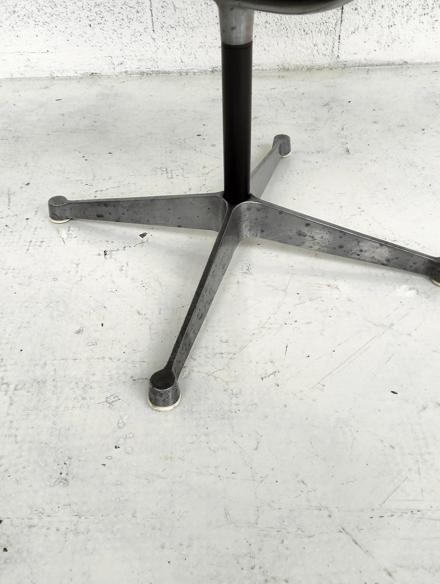 Aluminum Aluminium Chair EA108 by Charles and Ray Eames  for Herman Miller - 60s For Sale