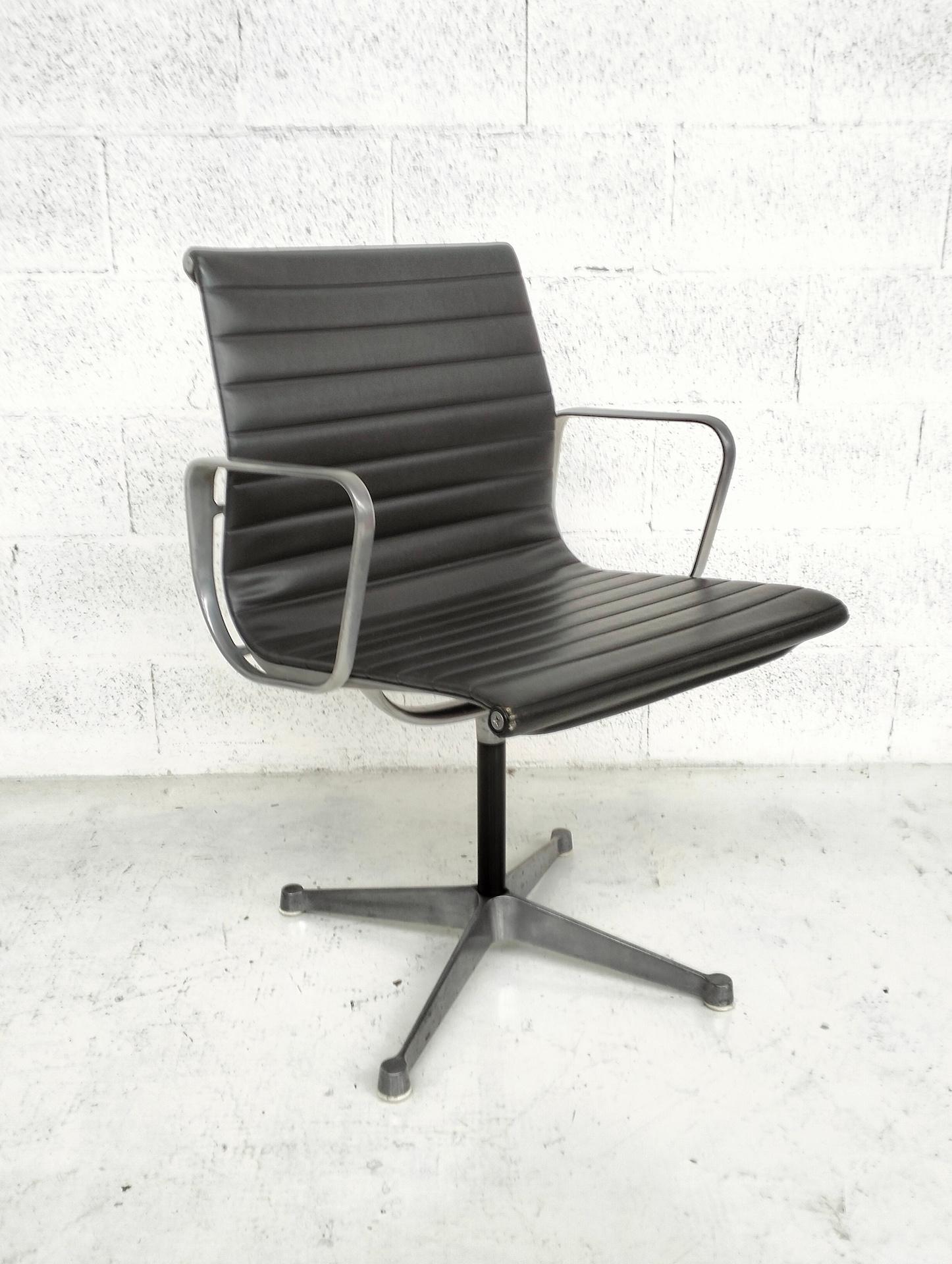 Aluminium Chair EA108 by Charles and Ray Eames  for Herman Miller - 60s For Sale 1
