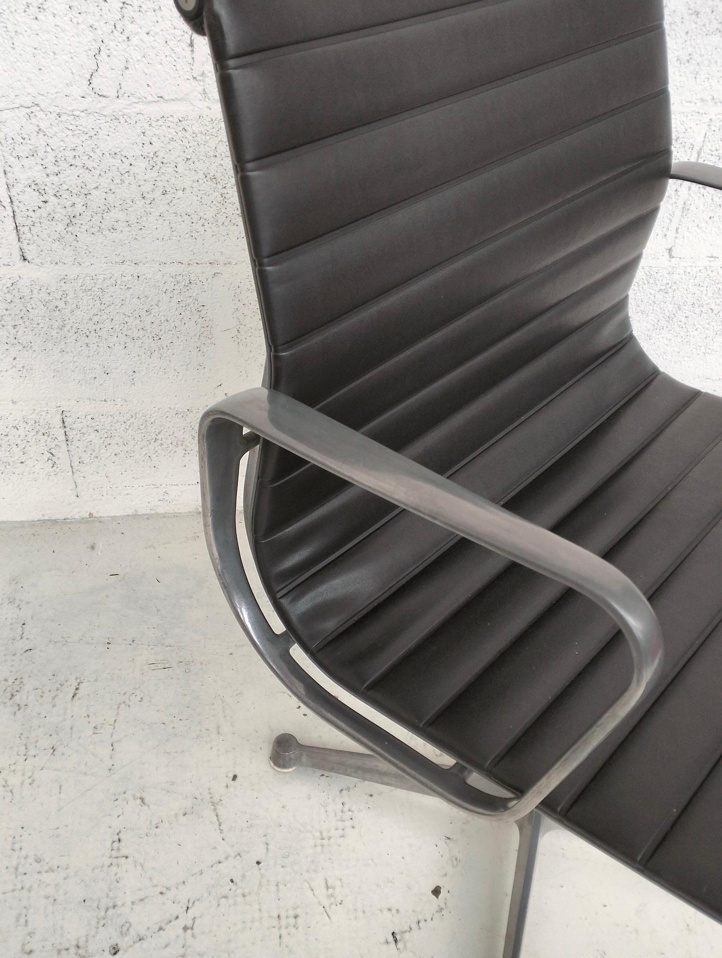 Aluminium Chair EA108 by Charles and Ray Eames  for Herman Miller - 60s For Sale 2