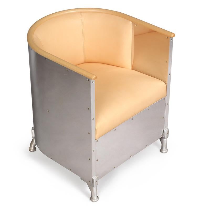 Mats Theselius a conçu le fauteuil Aluminum en 1990. Aujourd'hui, il fait partie des véritables classiques suédois et est largement utilisé tant dans les foyers que dans l'environnement public. Fabriqué par Källemo.

Faits sur les nattes