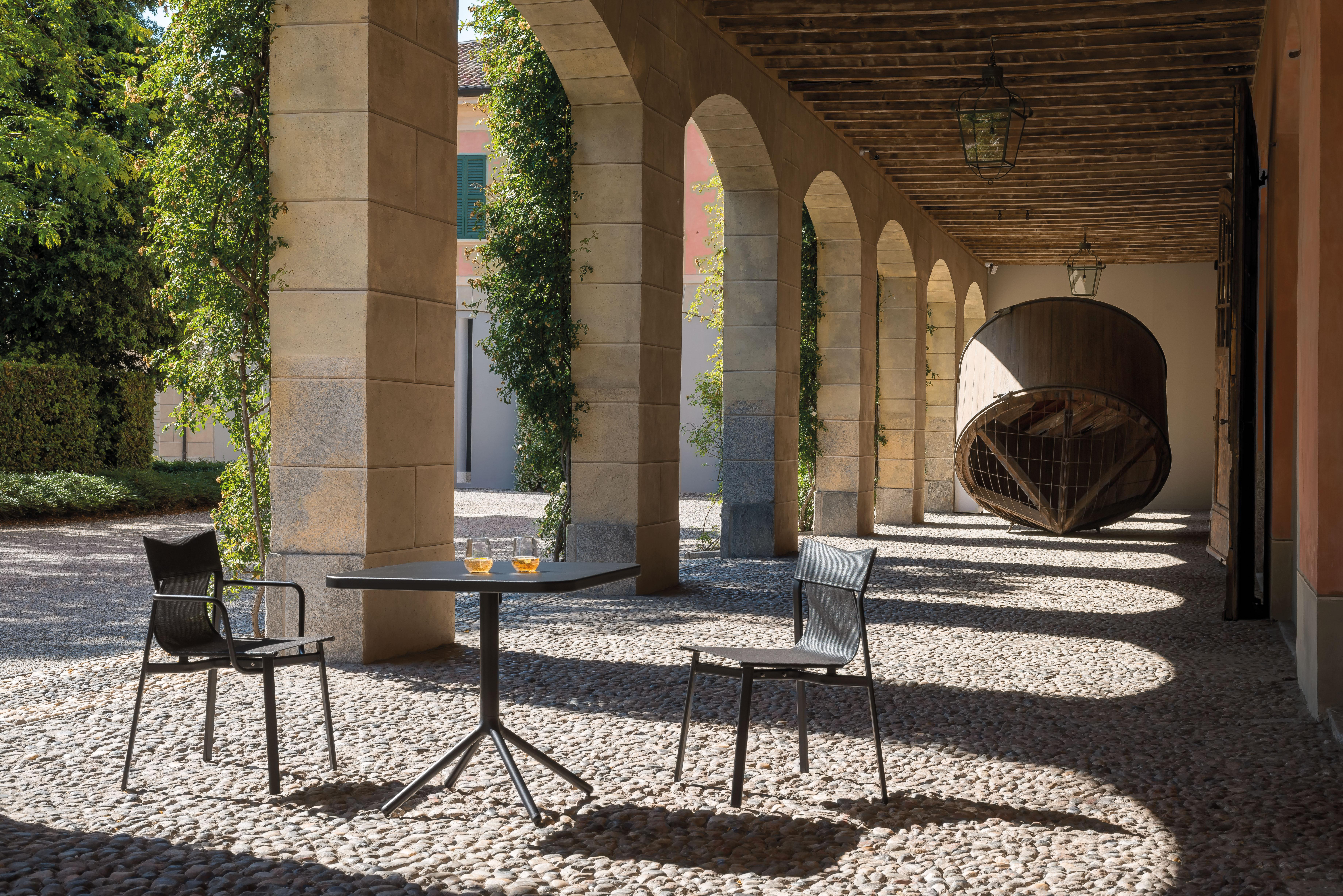 Breeze collection is made up of a chair and a dining armchair. The structure is built with a profiled pipe in aluminum, which is bent to confer the chair's characteristic shape.
The weld joints are secured with a TIG technology that confers a