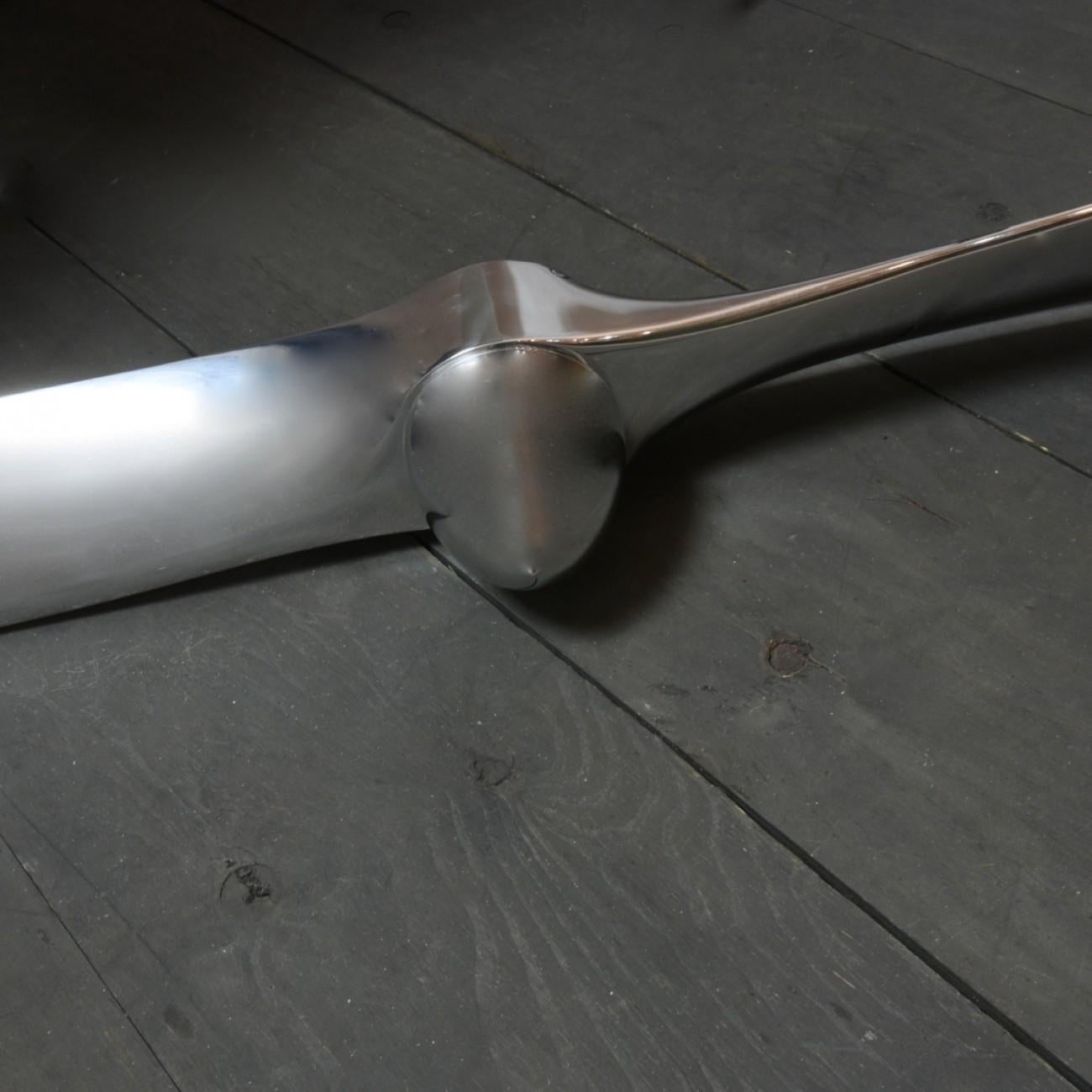 Aluminium-Krug mit zwei Klingen, Propeller, um 1965 (Mitte des 20. Jahrhunderts) im Angebot