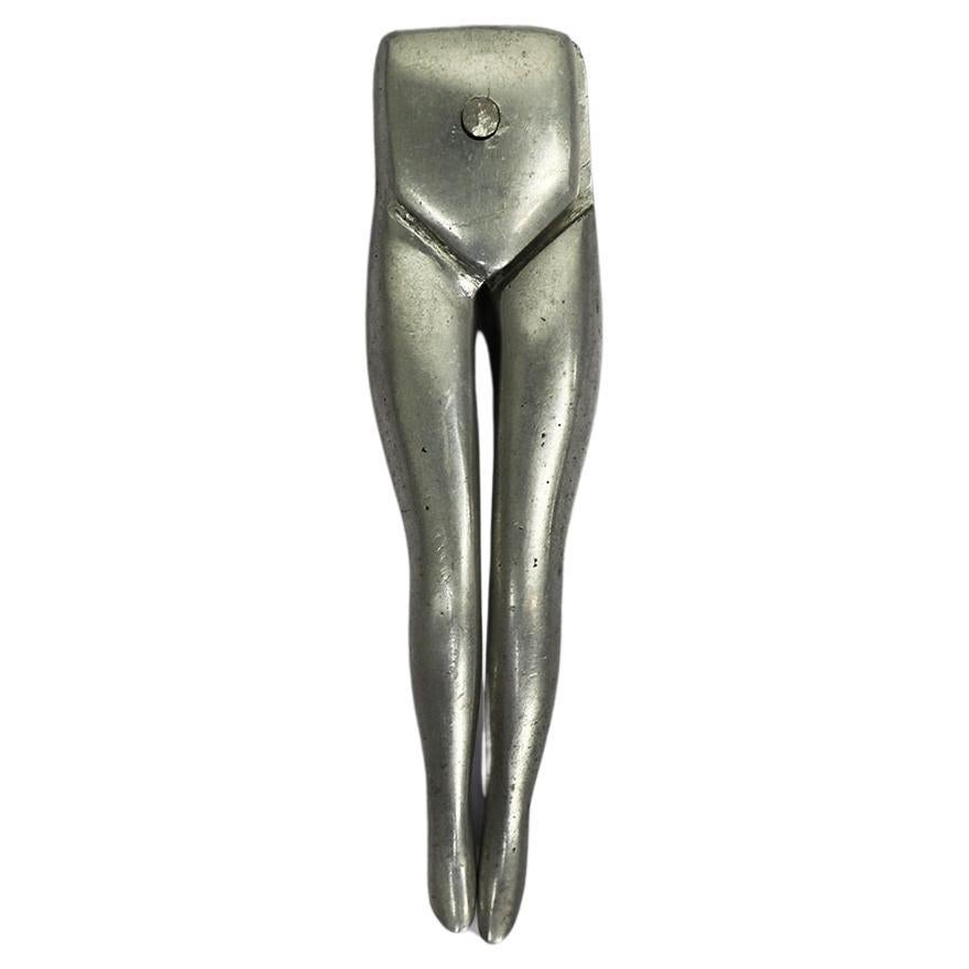 Cascanueces de Aluminio en Forma Femenina