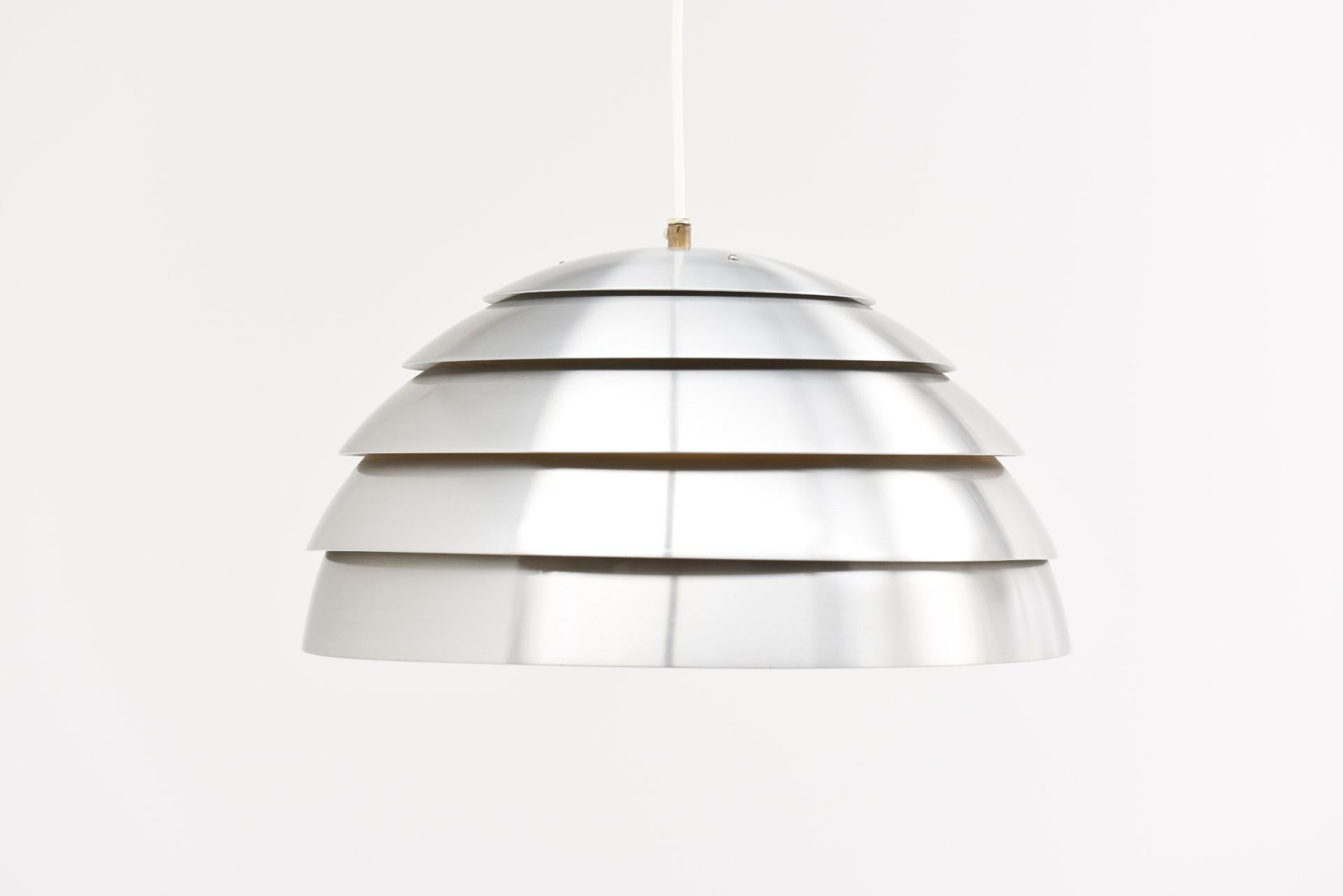 Pendant in aluminium with grey lacquered shade.
Design by Hans Agne Jakobsson and made by Markaryd in Sweden.