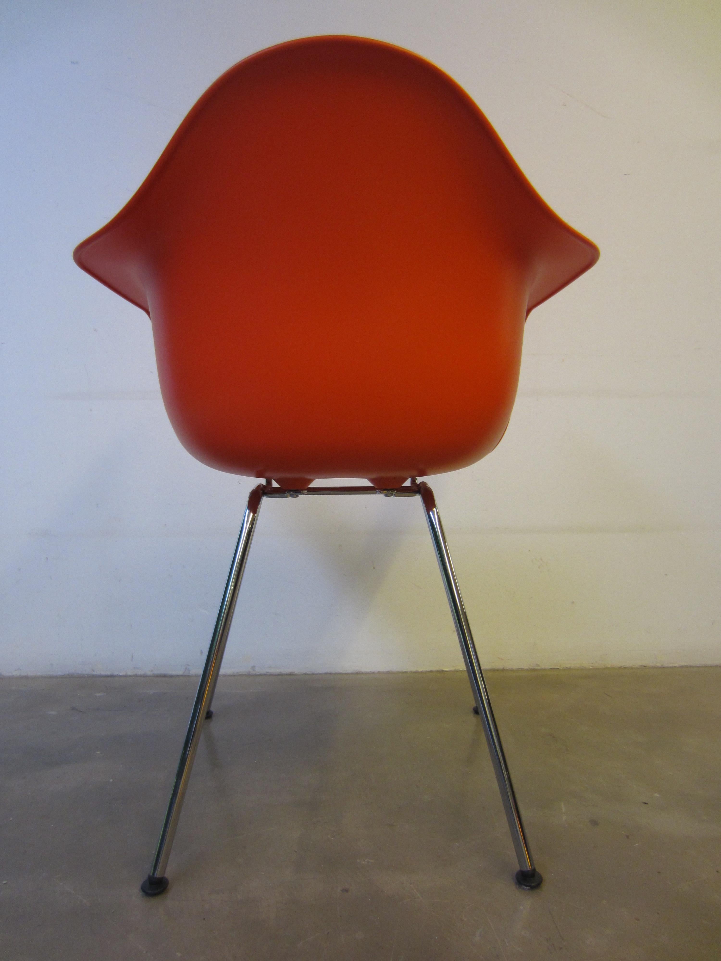 Aluminium Red Chair Charles & Ray Eames, Vitra (Dänisch)