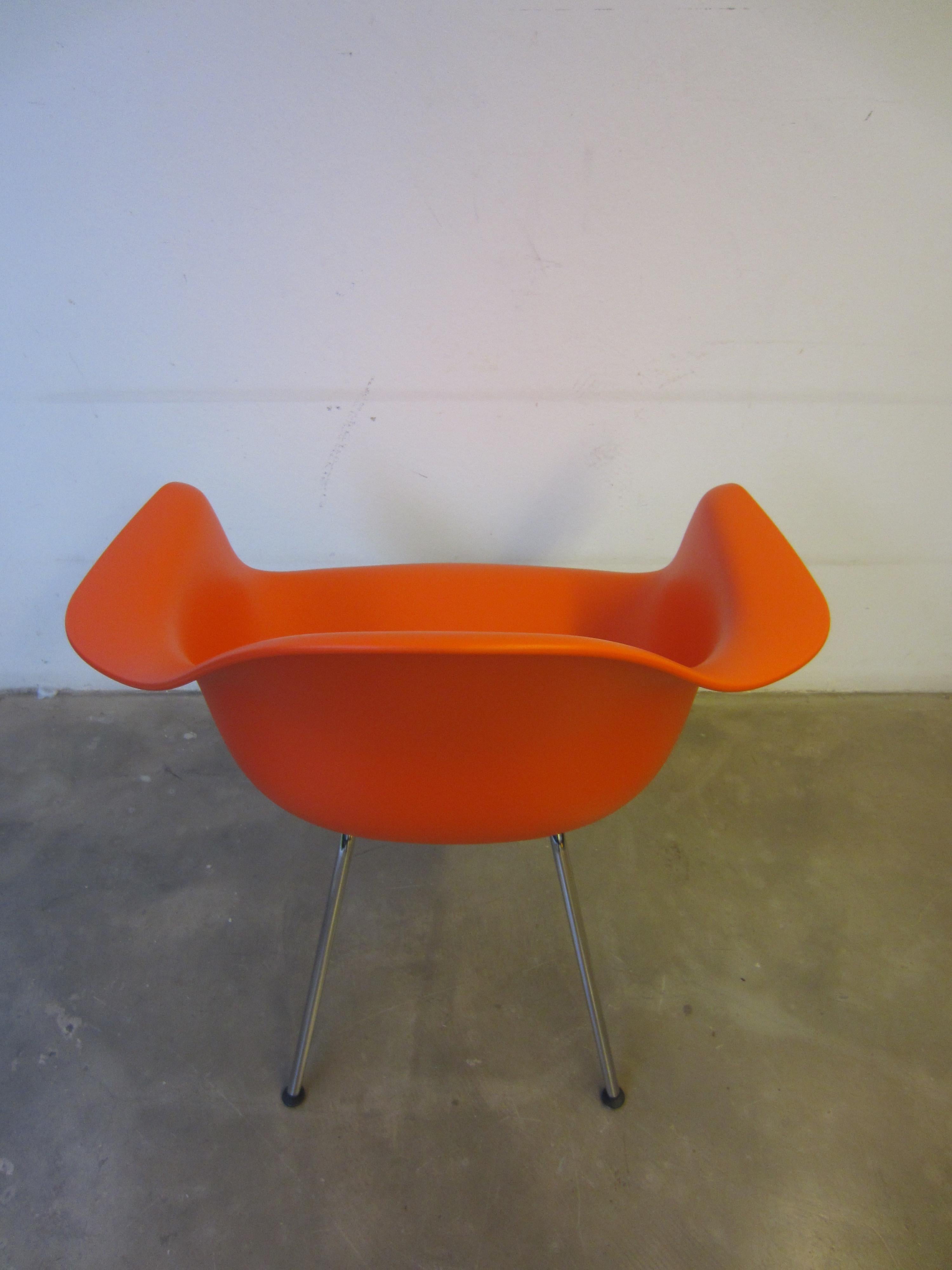Aluminium Red Chair Charles & Ray Eames, Vitra im Zustand „Neu“ in Porto, PT