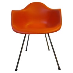 Aluminium Red Chair Charles 
Ray Eames, Vitra