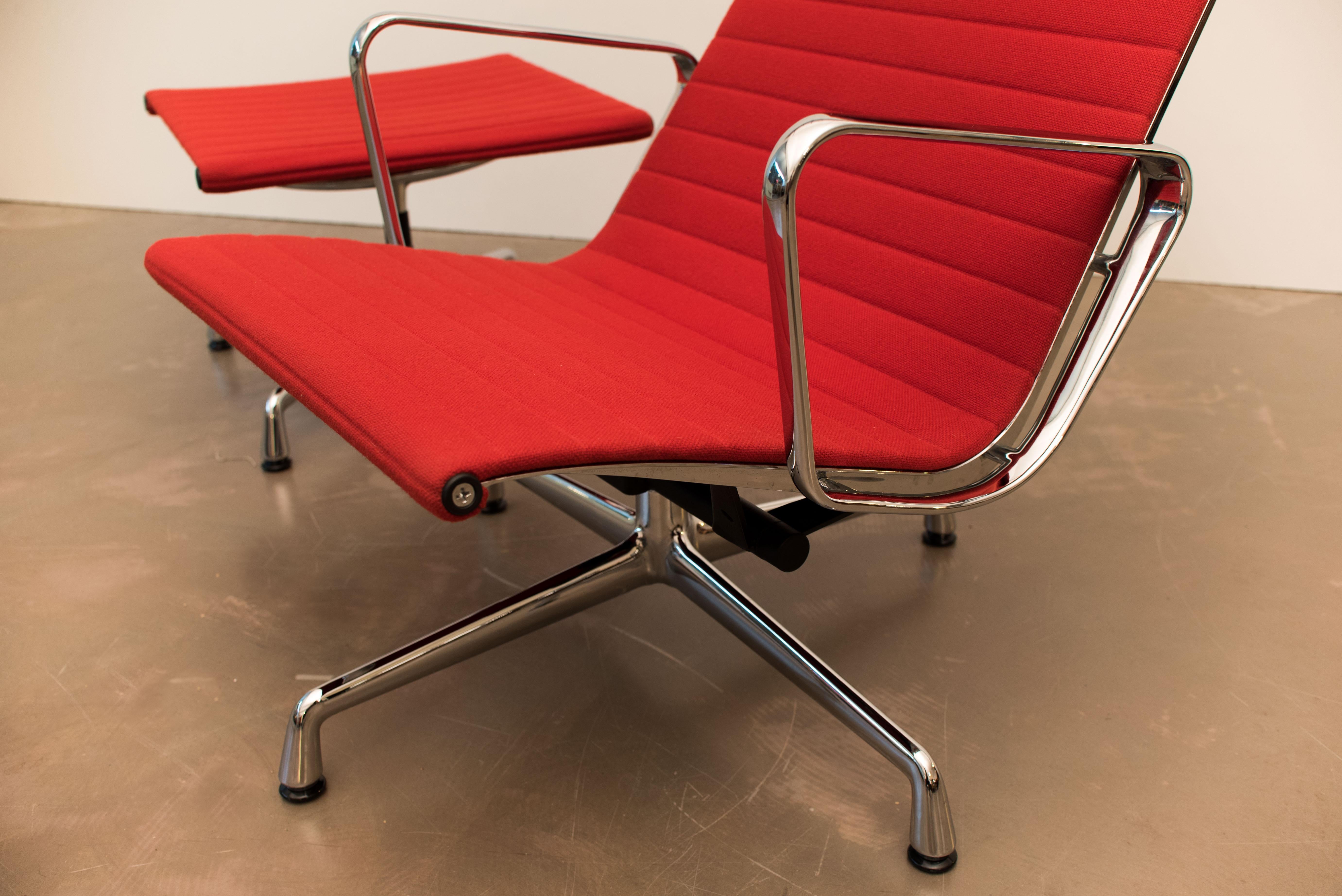 Swiss Aluminium Swivel Chair EA 124 with Ottoman by Charles & Ray Eames, Vitra, 1960s