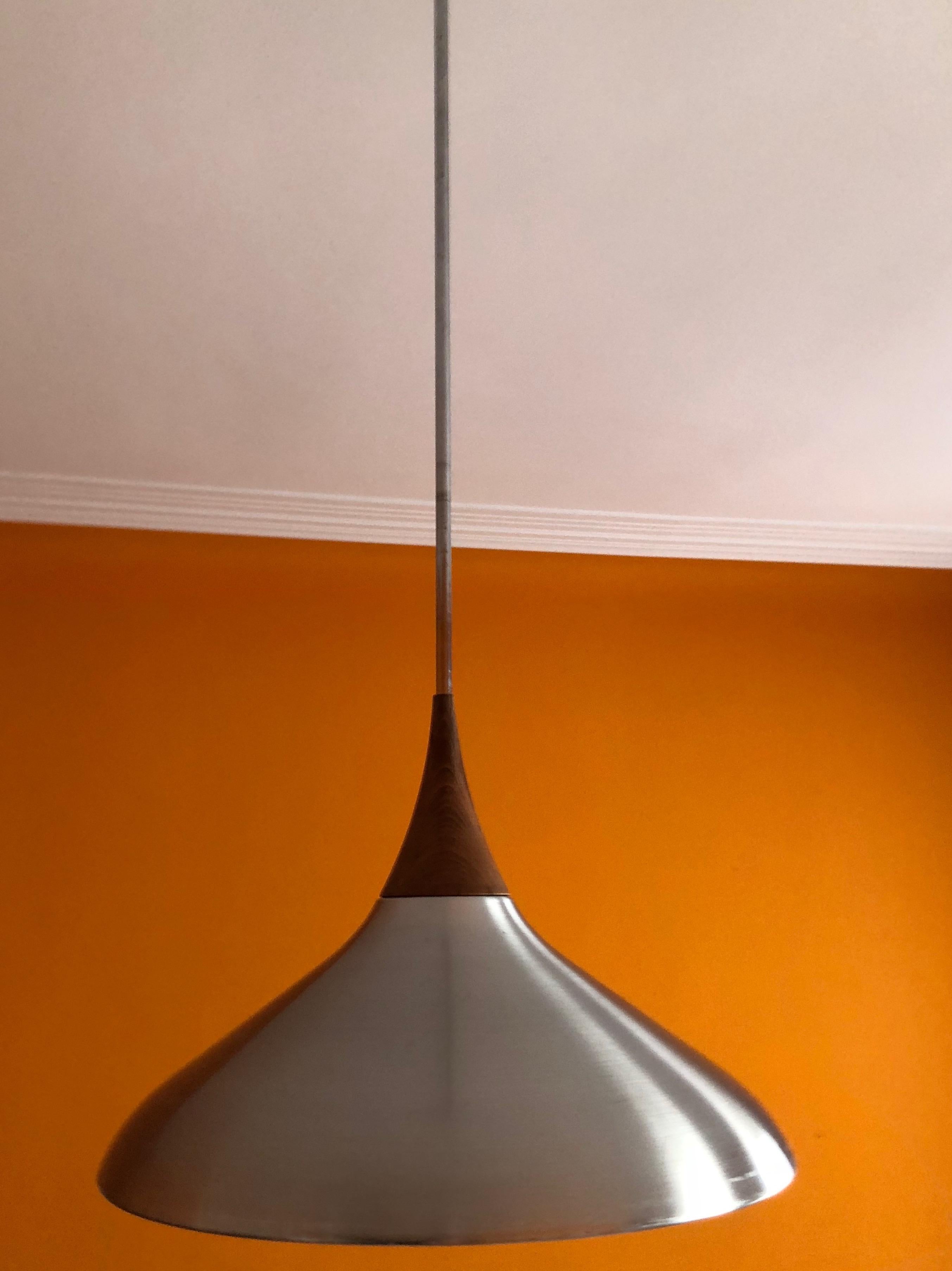 Aluminium and Teak Wood Pendant Lamp from 1960s In Good Condition In Vienna, Austria