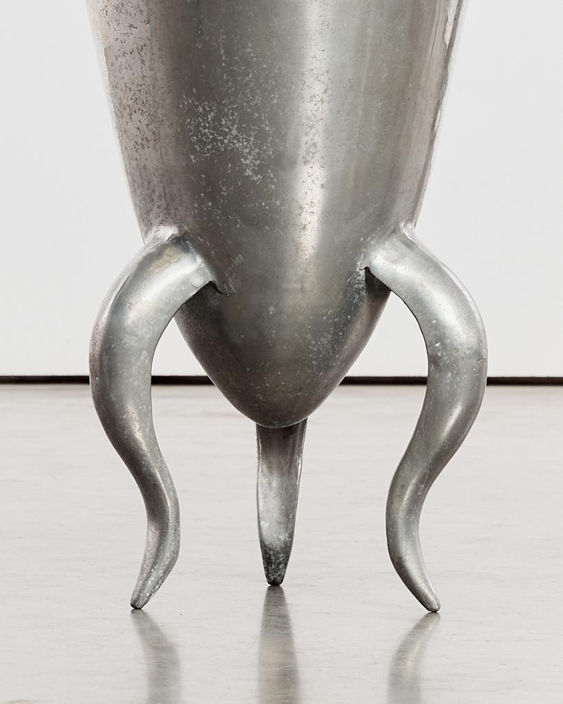 Aluminium vessel/planter with curved tripod legs In Good Condition For Sale In London, GB