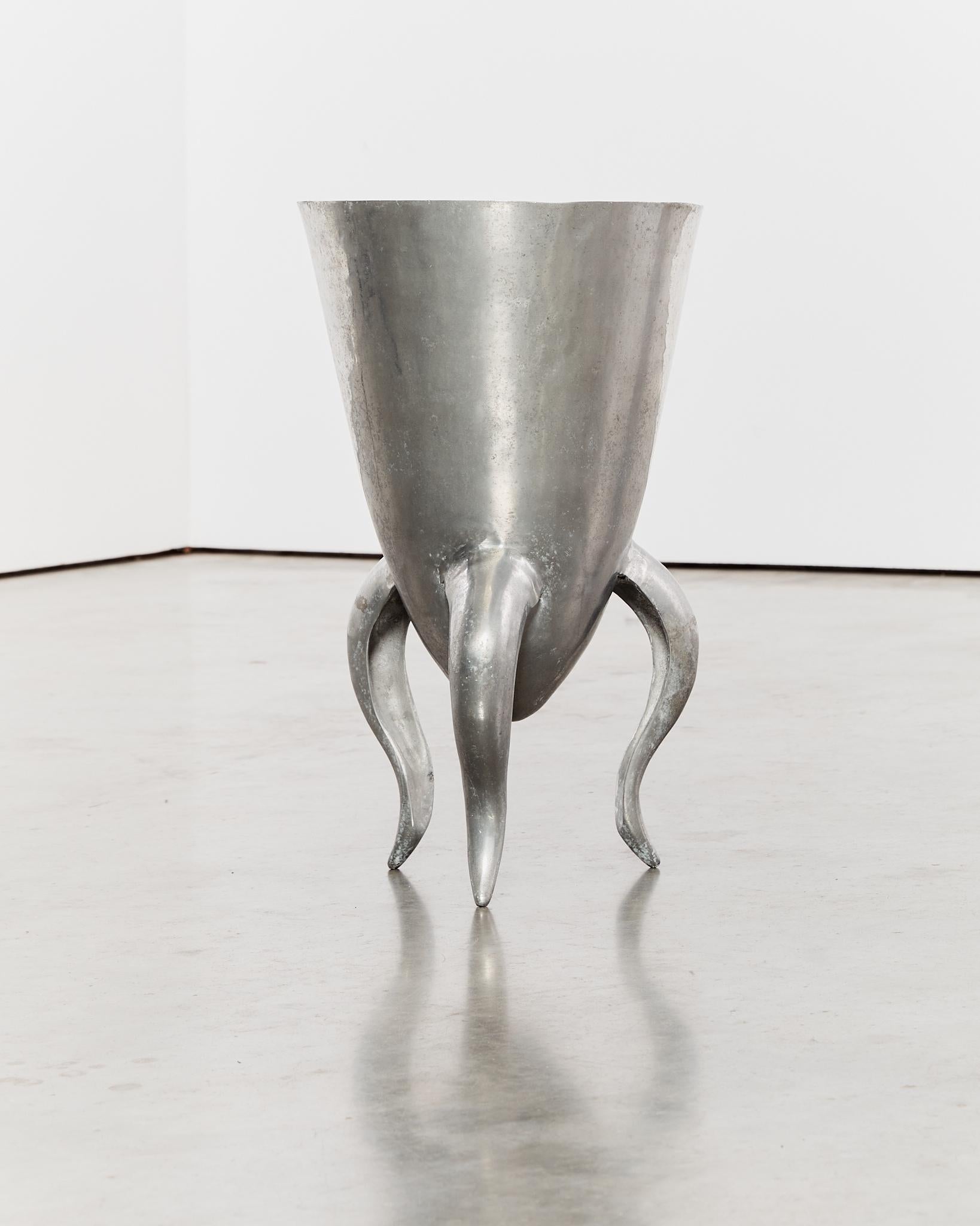 Aluminium vessel/planter with curved tripod legs For Sale 1