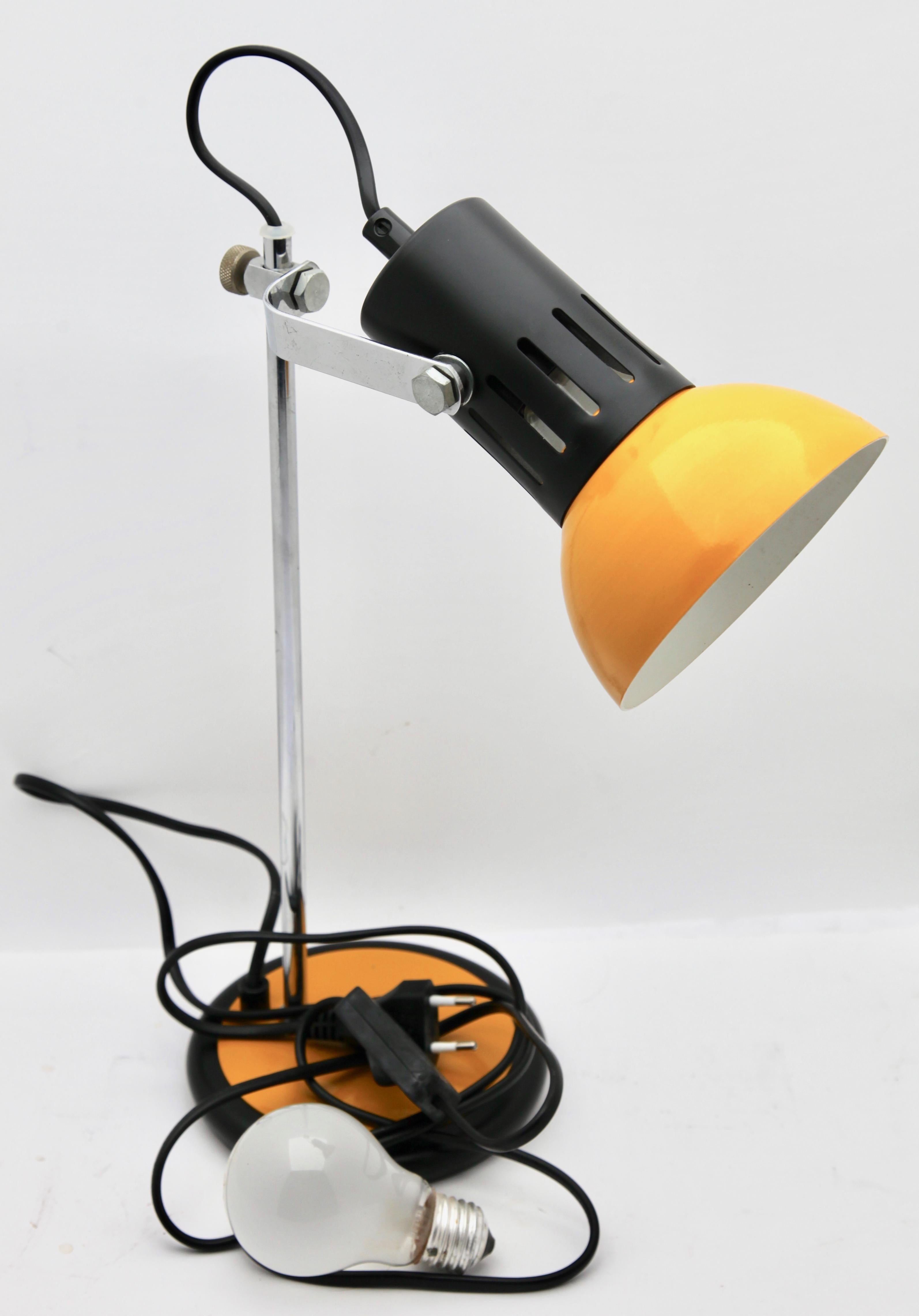 Aluminor Desk Lamp of the 1970s in Yellow Metal and Chrome, France, 1970s For Sale 1