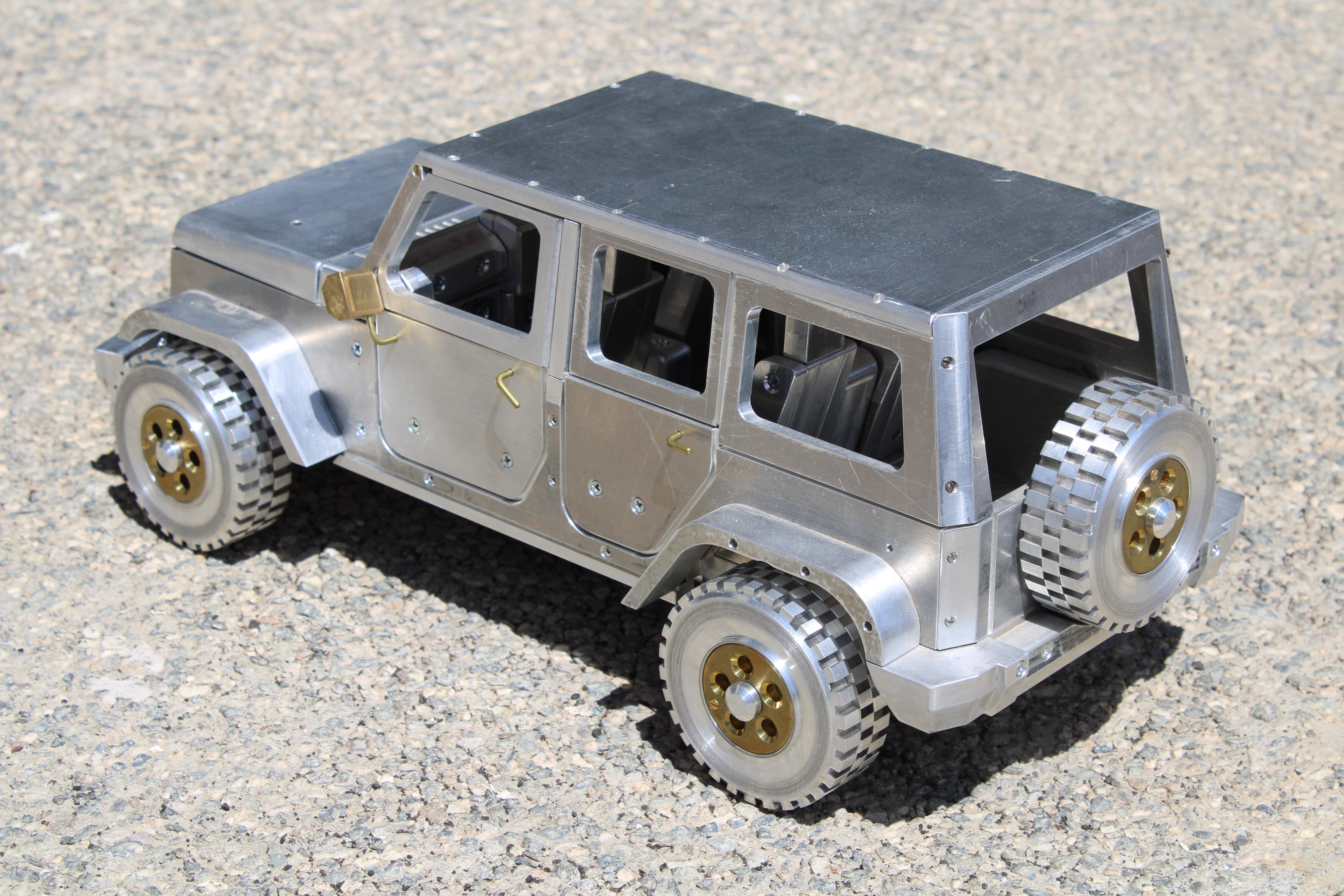 Jeep aus Aluminium und Messing (Industriell) im Angebot