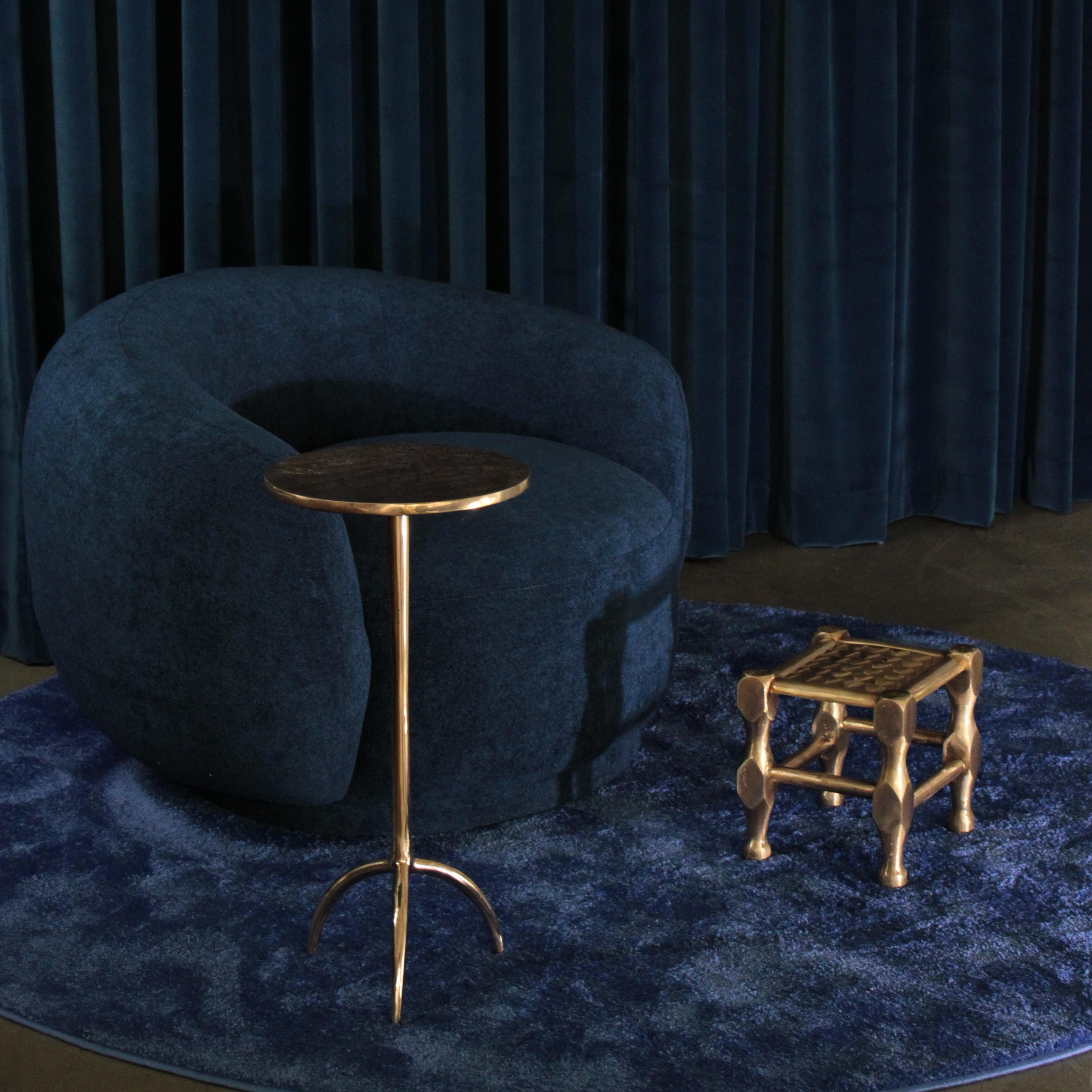 Aluminium und Bronze Der Iskemle Hocker von Studio Sunt im Angebot 6