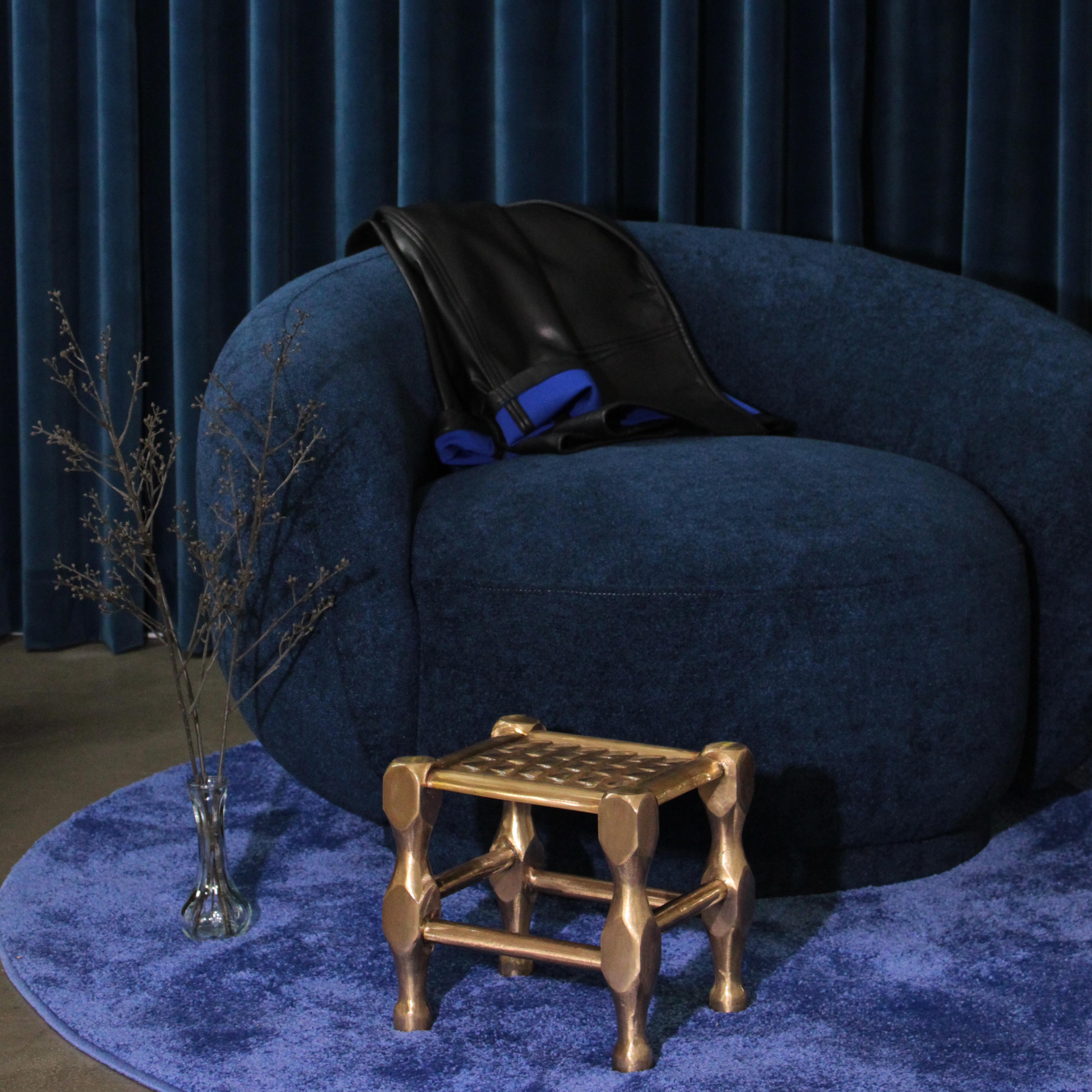 Aluminium und Bronze Der Iskemle Hocker von Studio Sunt im Angebot 8