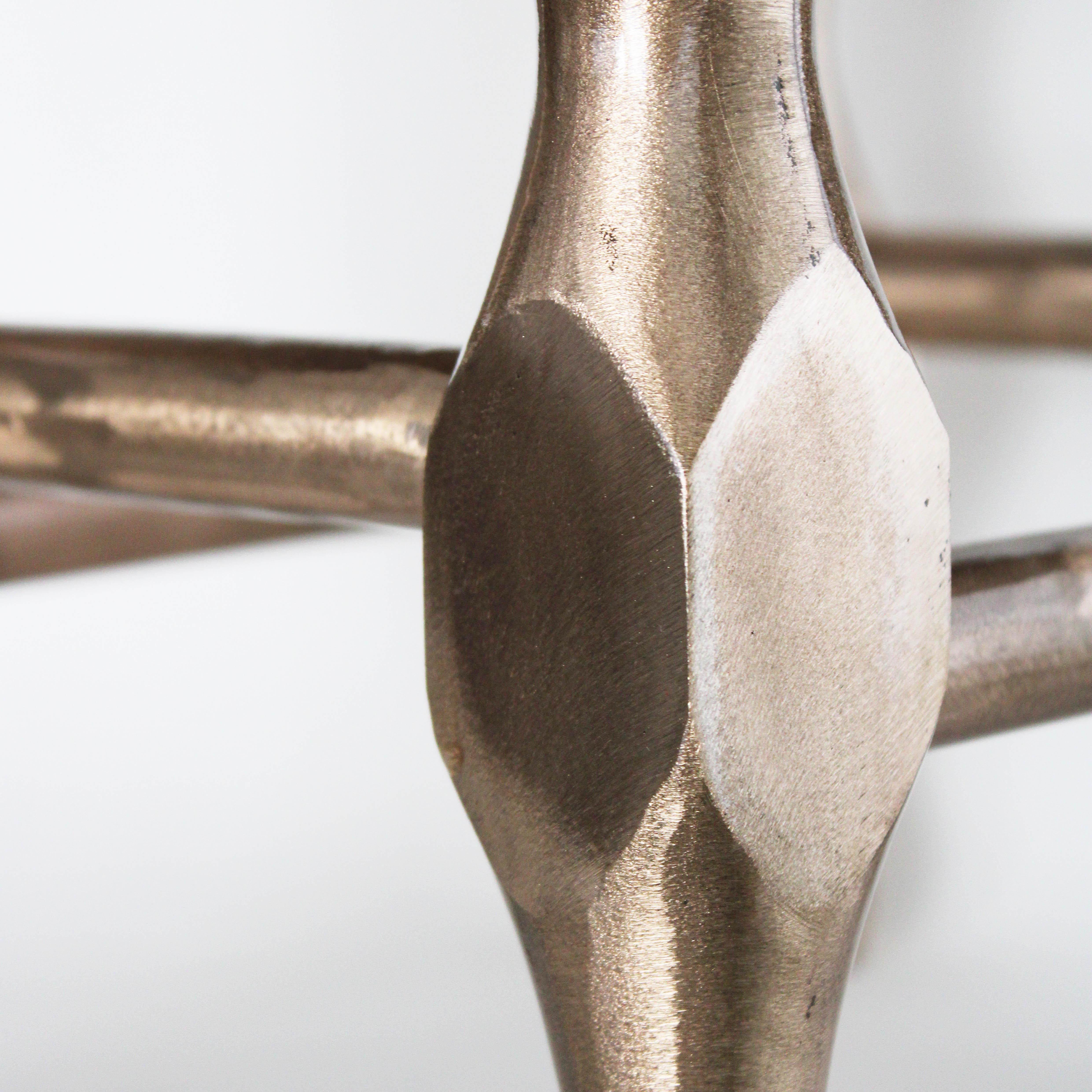 Aluminium und Bronze Der Iskemle Hocker von Studio Sunt im Angebot 1
