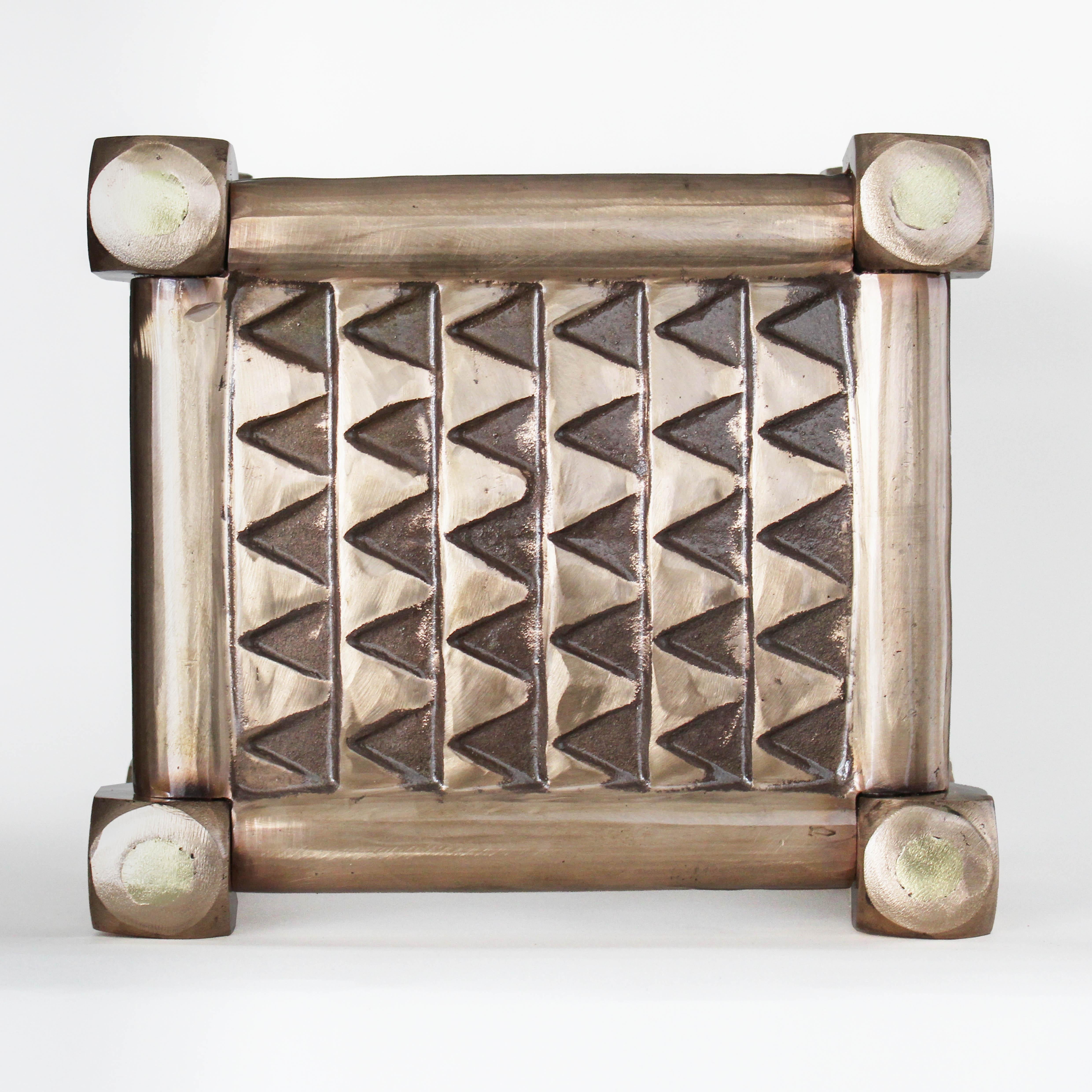 Aluminium und Bronze Der Iskemle Hocker von Studio Sunt im Angebot 2