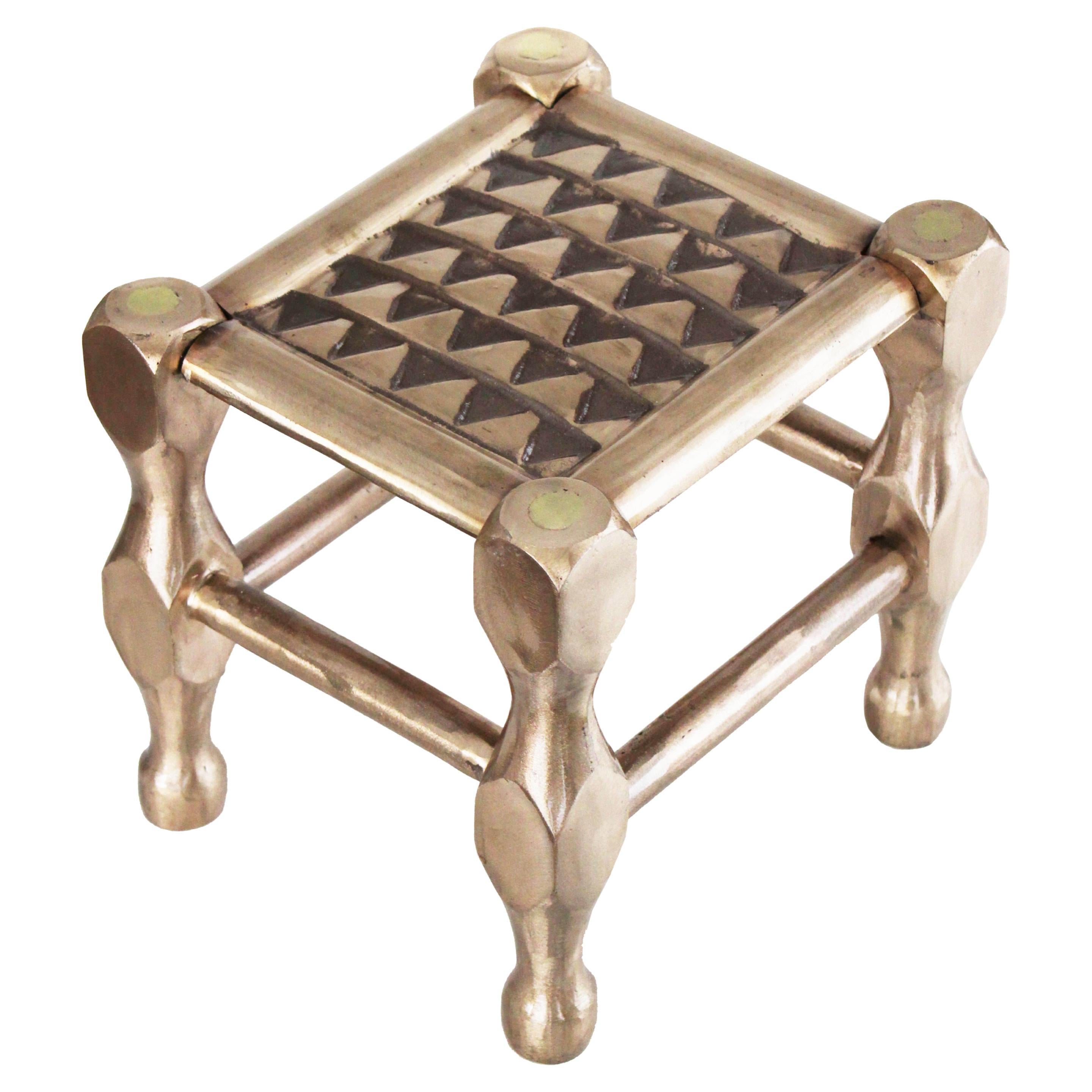 Aluminium und Bronze Der Iskemle Hocker von Studio Sunt im Angebot