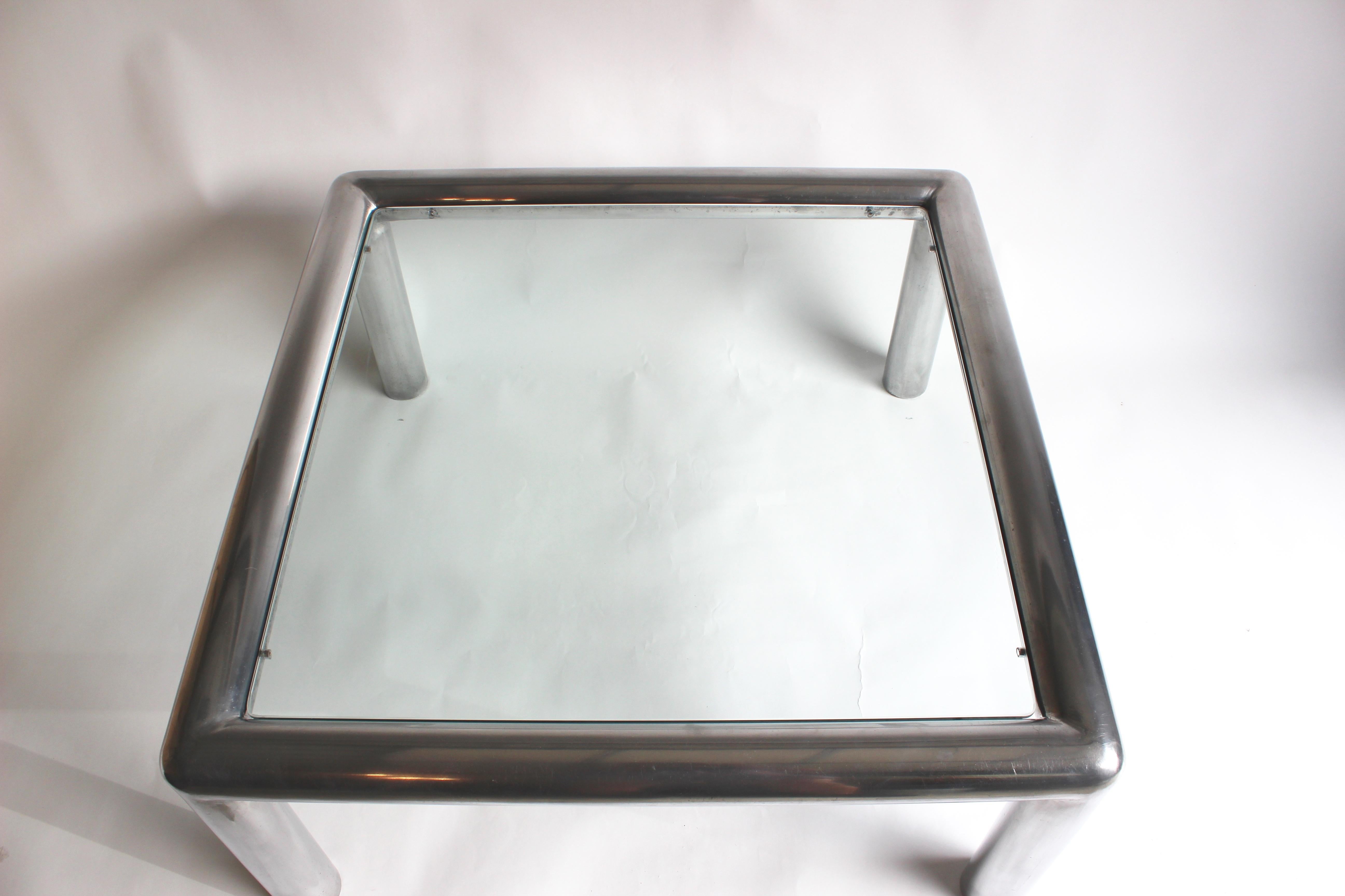 Couchtisch aus Aluminium von John Mascheroni mit neuer Glasplatte.