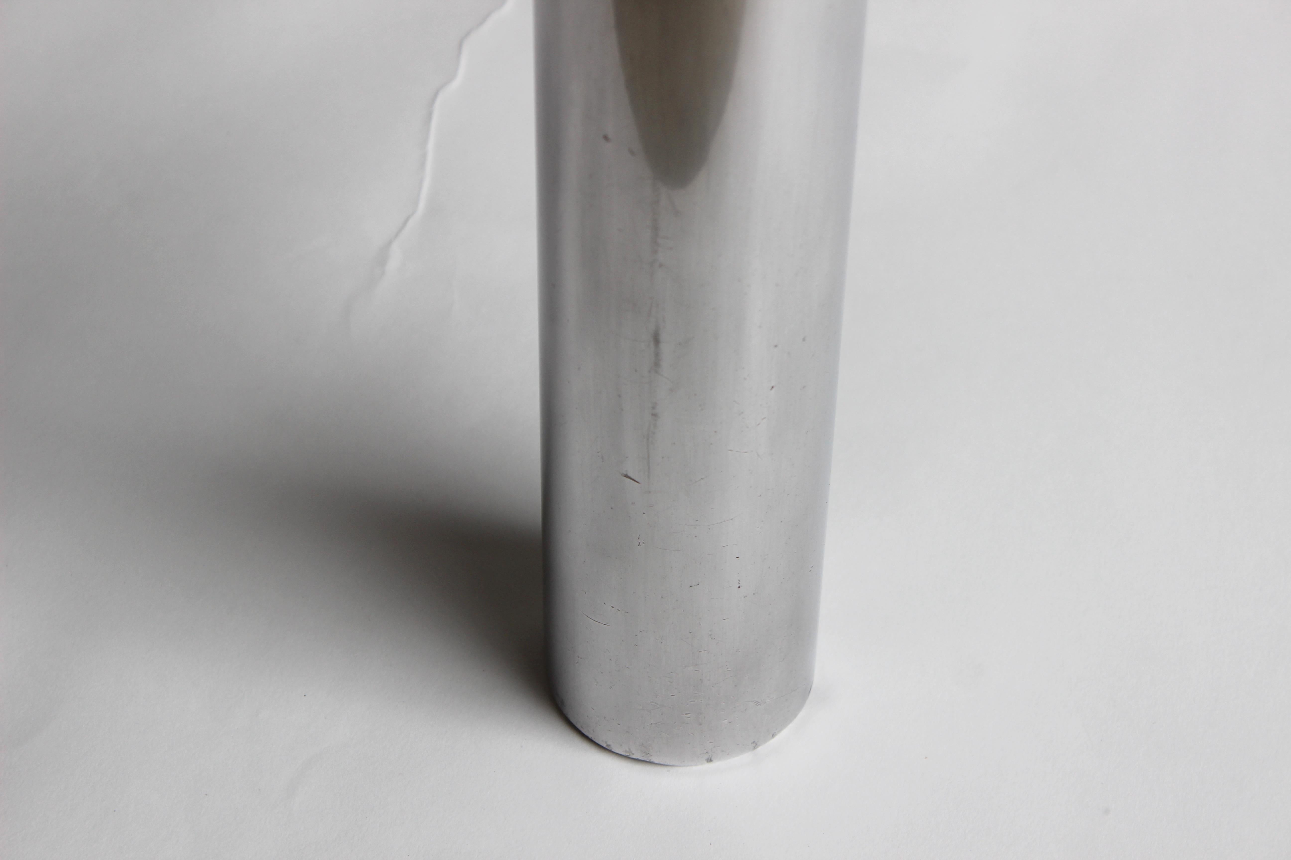 Couchtisch „Tubo“ aus Aluminium und Glas von John Mascheroni (Ende des 20. Jahrhunderts) im Angebot