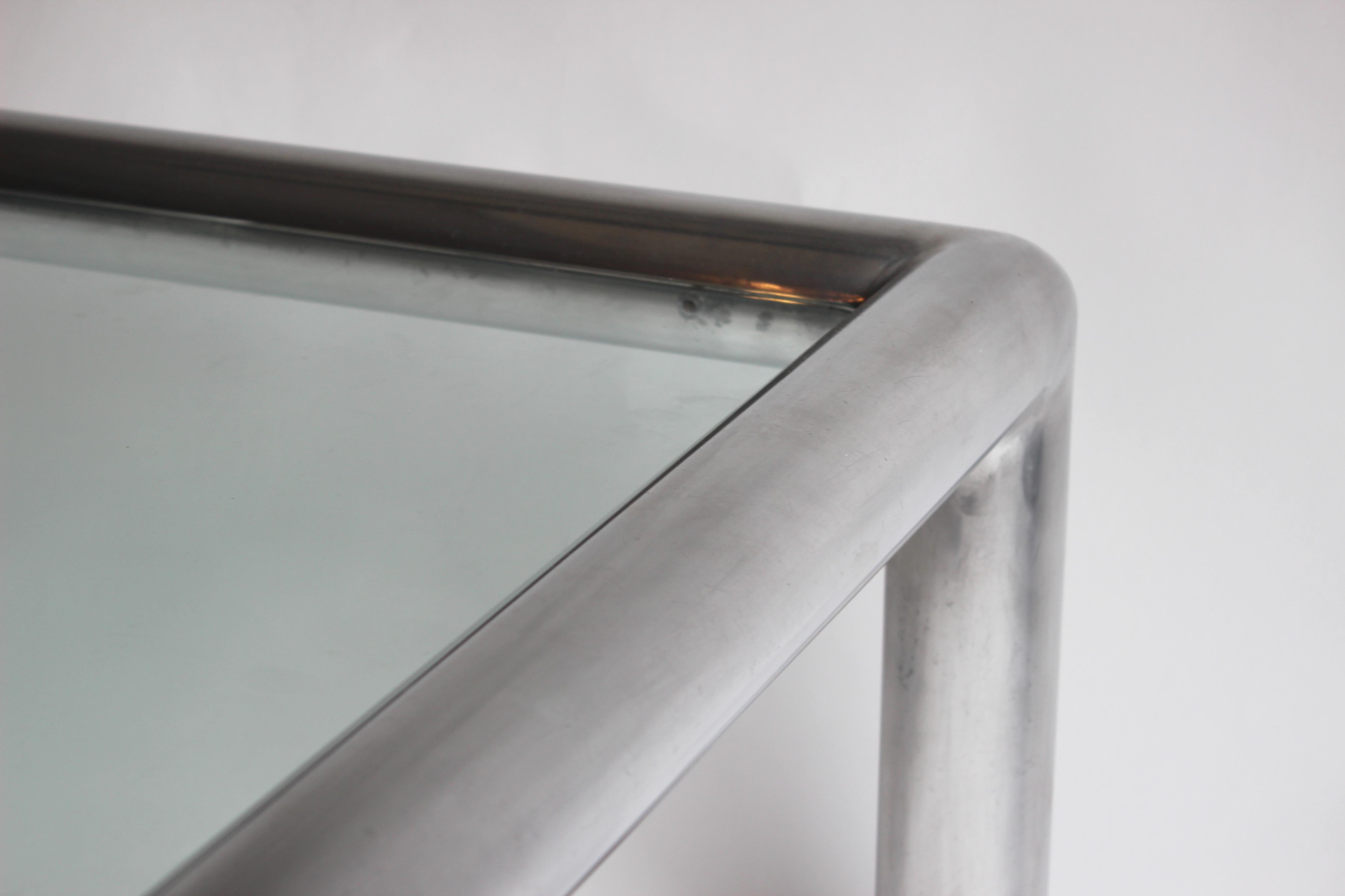 Couchtisch „Tubo“ aus Aluminium und Glas von John Mascheroni im Angebot 2