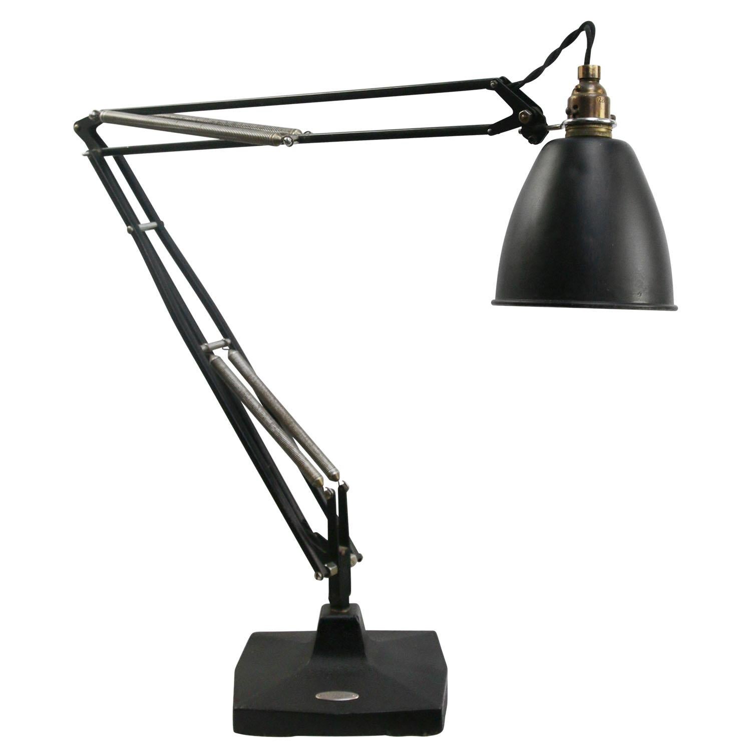 Anglepoise Model 1208
Adjustable in height and angle scissor desk lamp.
Made in Britain by Anglepoise for H. Stopler, Utrecht. Medical Instruments
Design by Herbert Terry & Sons

E27 . Bajonet

Weight: 7.30 kg / 16.1 lb

Priced per